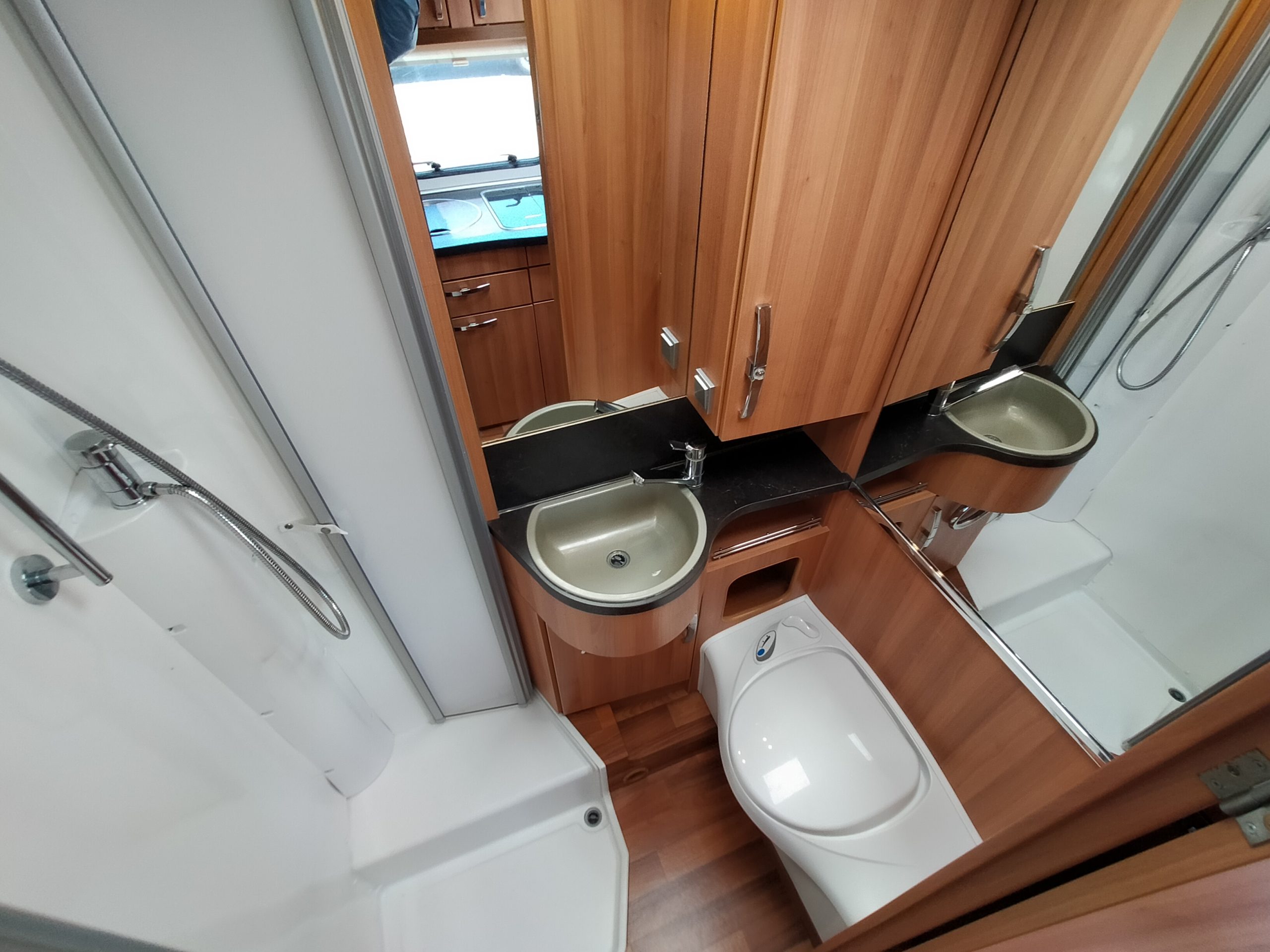 Hymer T674 CL Excusive Line Lengtebedden