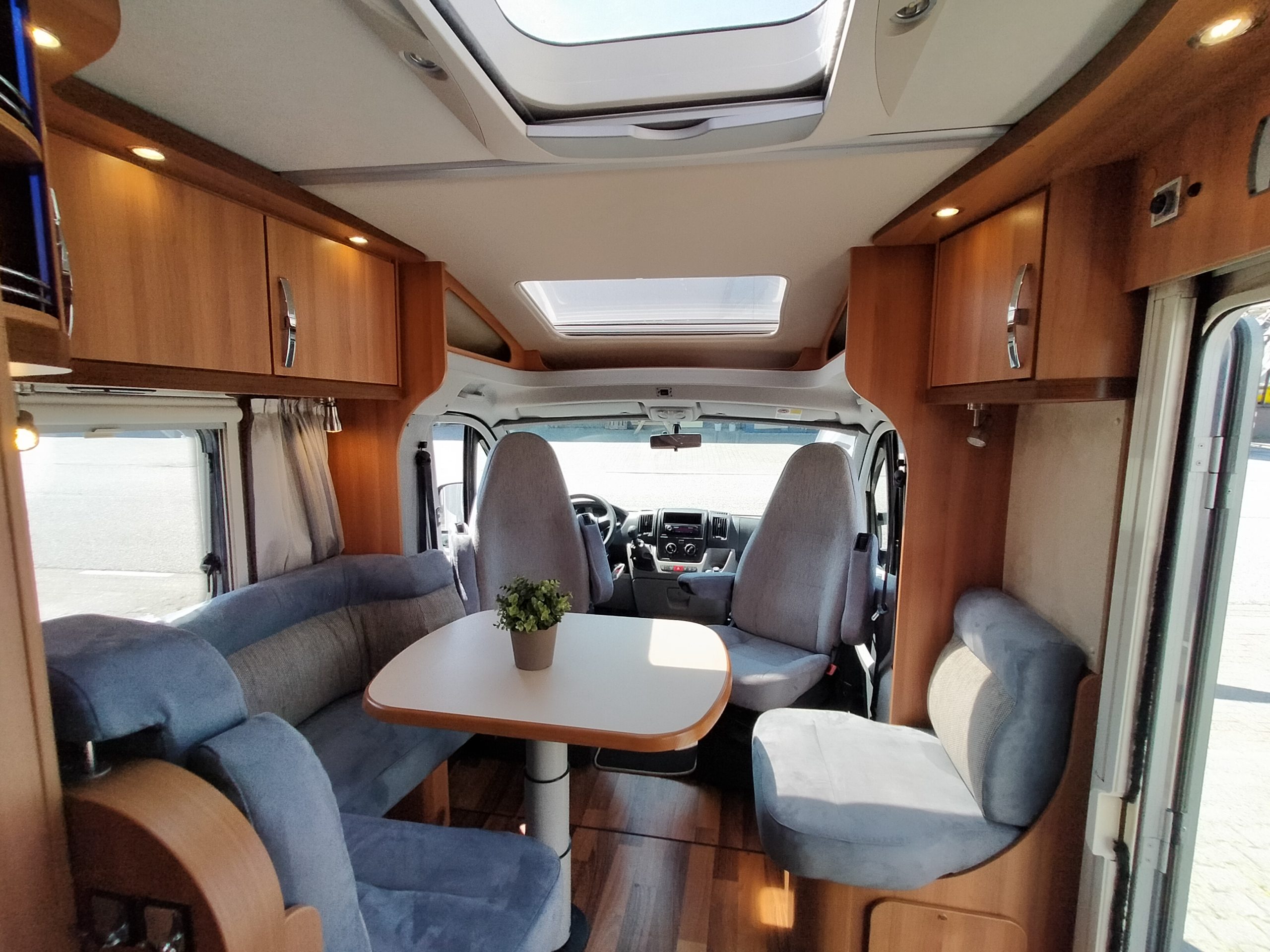 Hymer T674 CL Excusive Line Lengtebedden