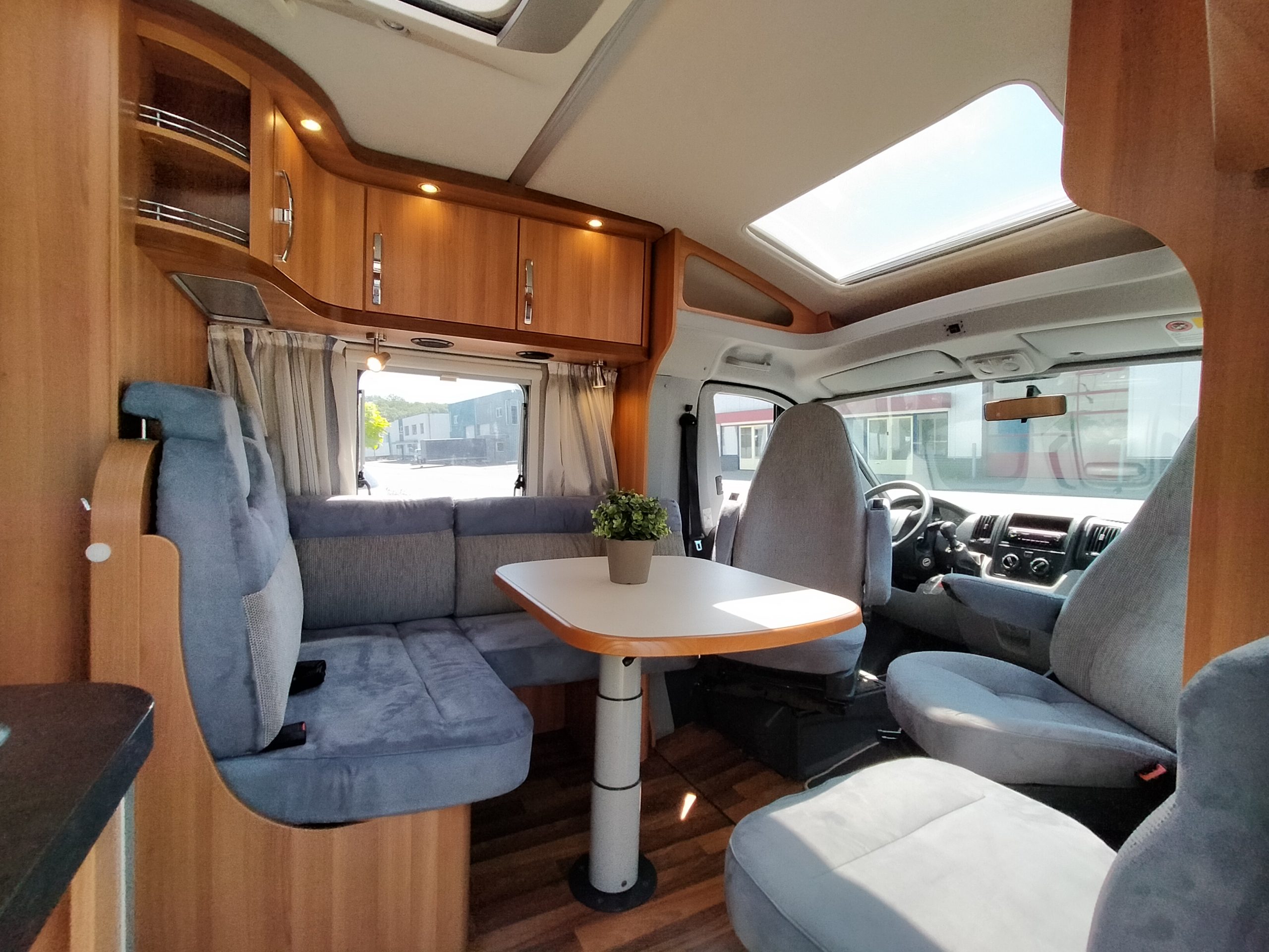 Hymer T674 CL Excusive Line Lengtebedden