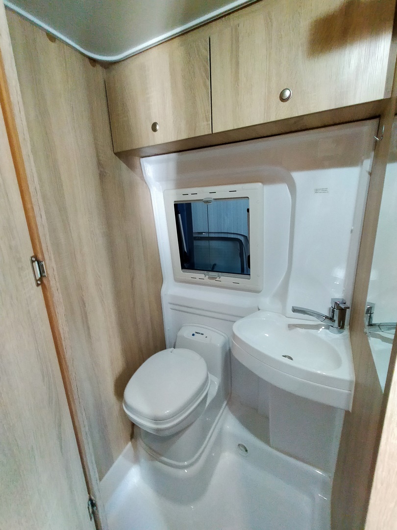 Clever Van Buscamper 599 cm