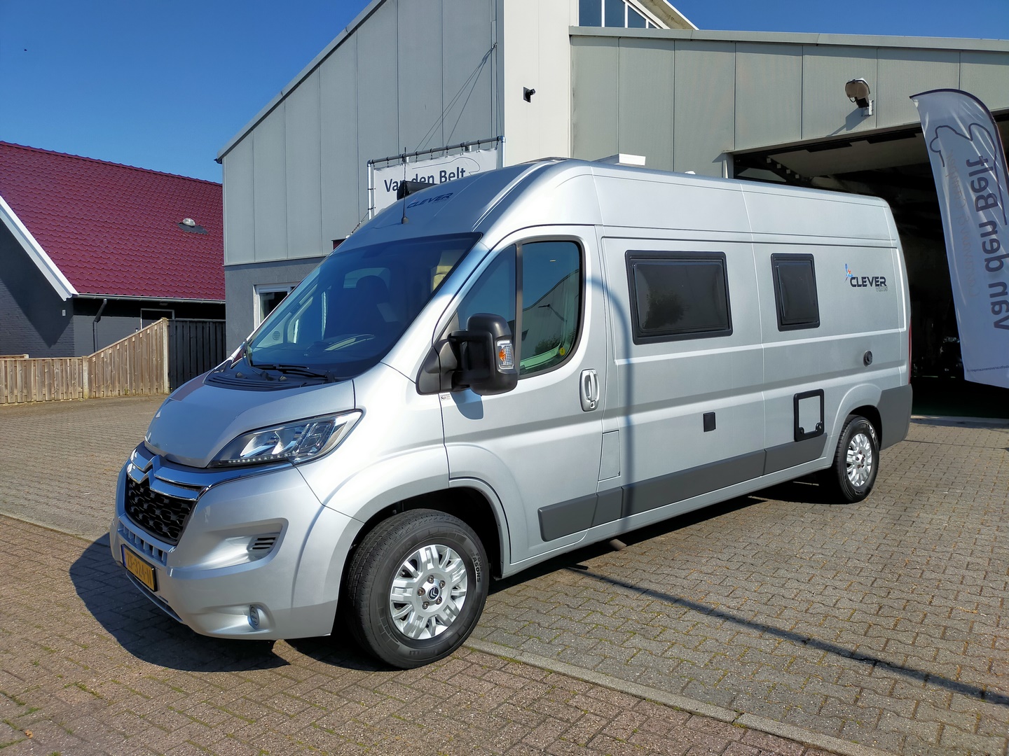 Clever Van Buscamper 599 cm