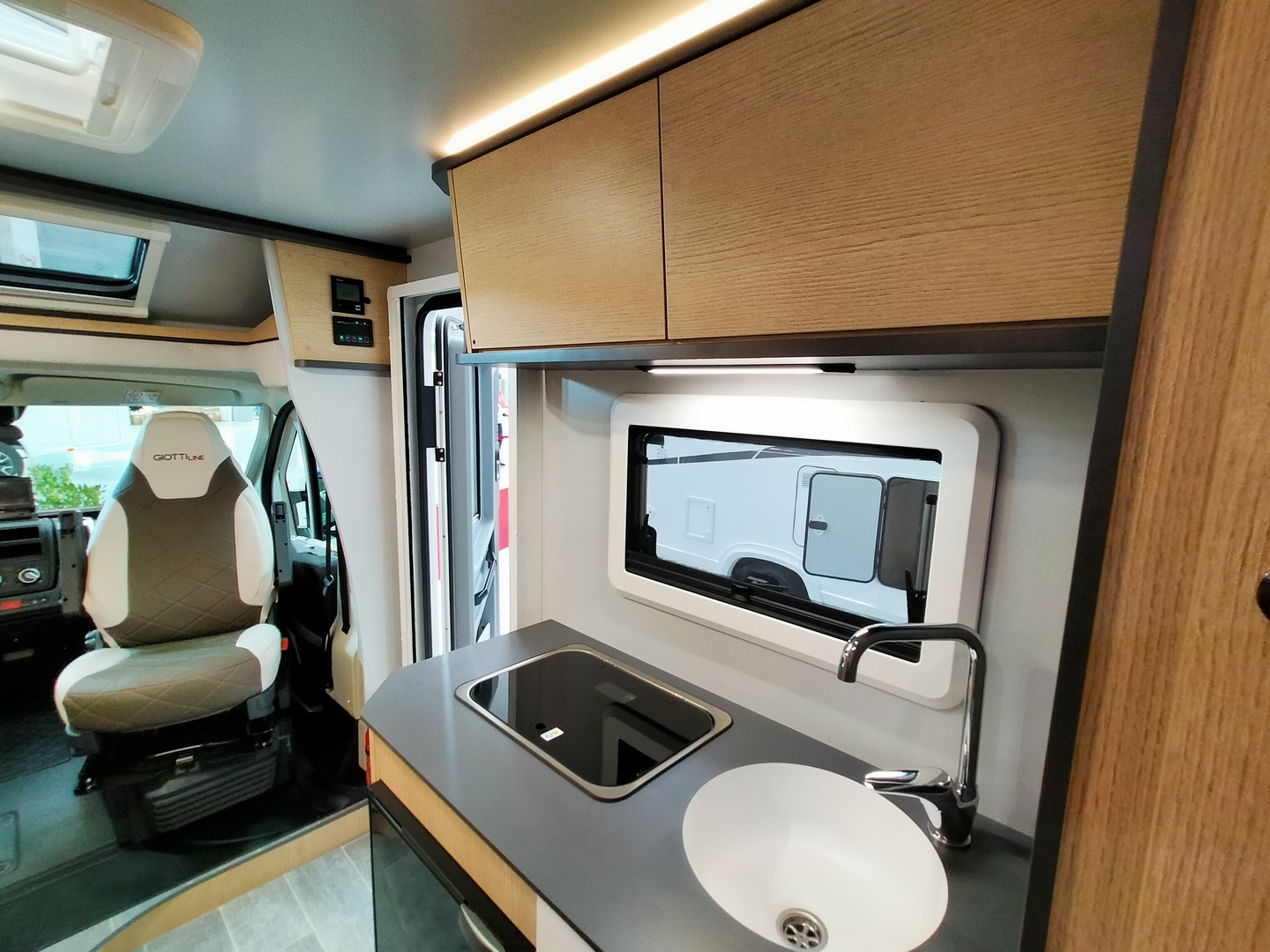 GiottiLine Compact C60 599 cm en 1100 kg laadvermogen!