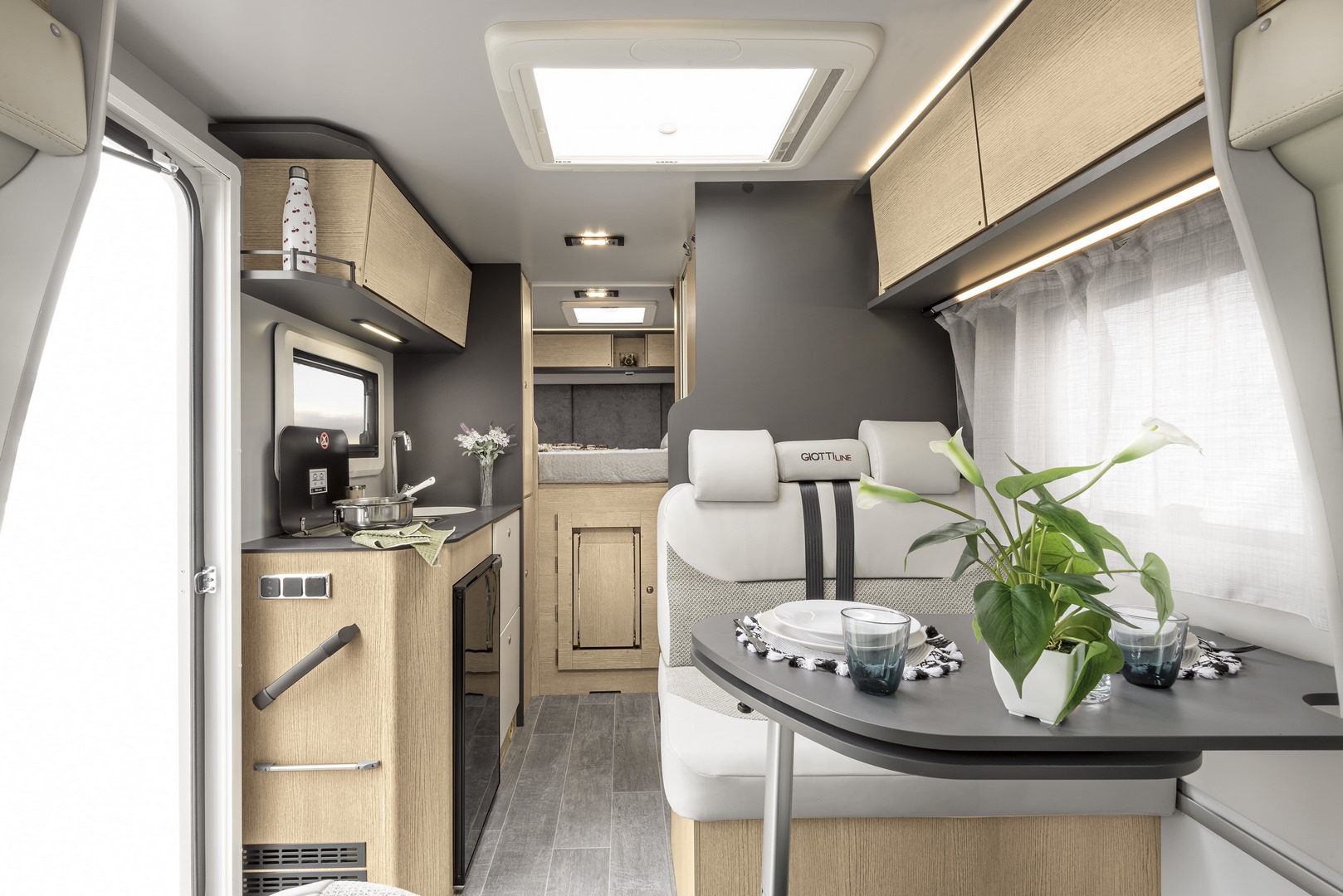 GiottiLine Compact C60 599 cm en 1100 kg laadvermogen!