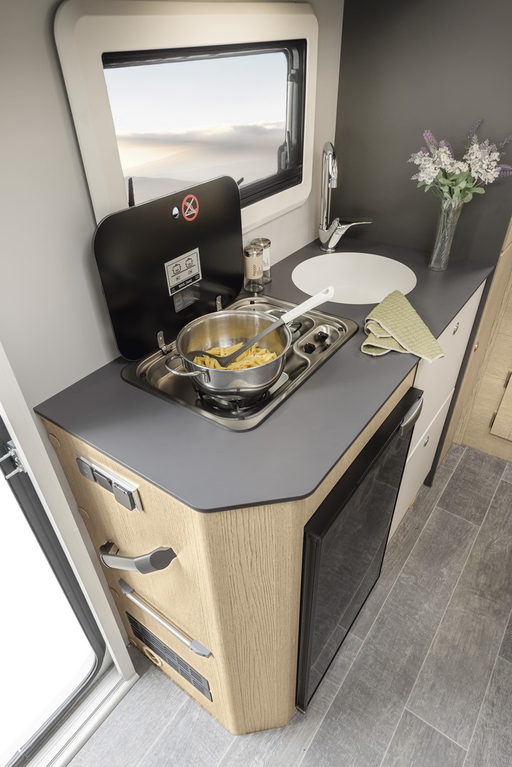 GiottiLine Compact C60 599 cm en 1100 kg laadvermogen!