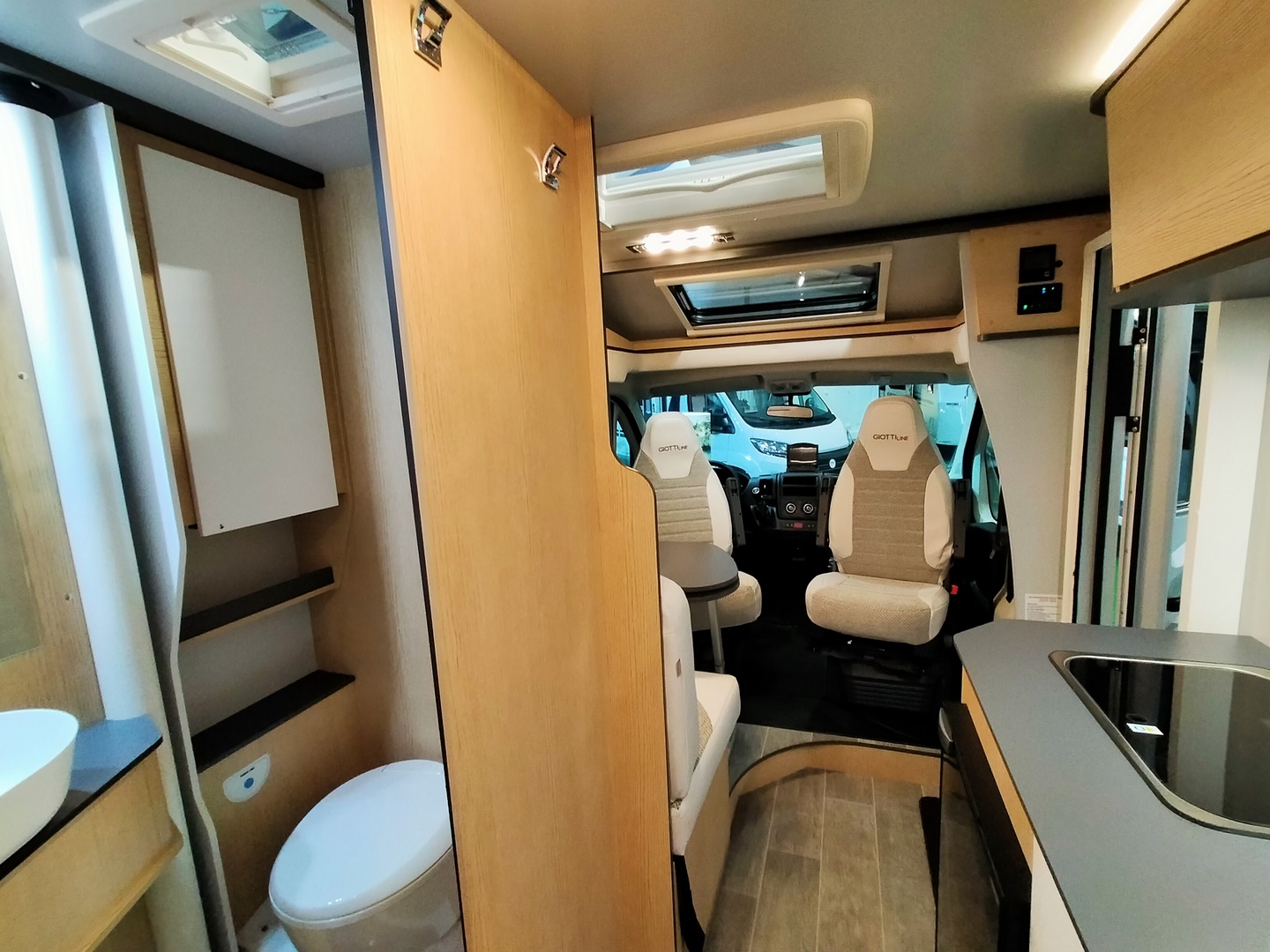 GiottiLine Compact C60 599 cm en 1100 kg laadvermogen!