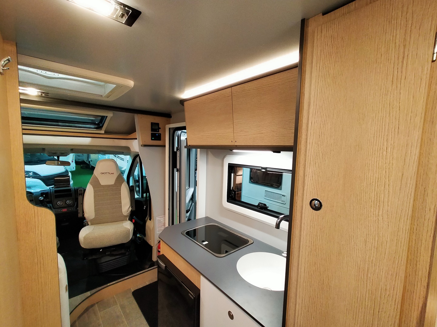 GiottiLine Compact C60 599 cm en 1100 kg laadvermogen!