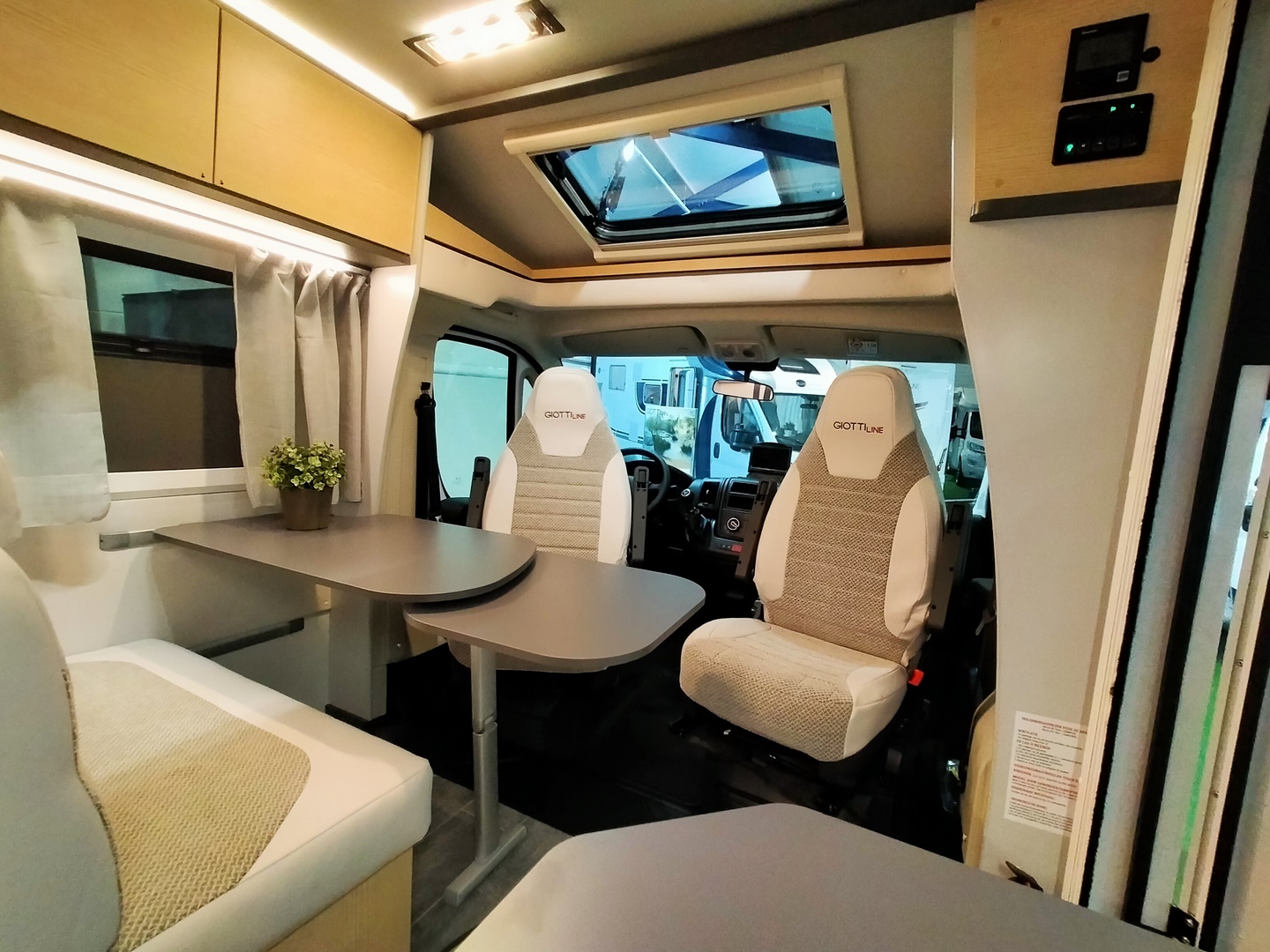 GiottiLine Compact C60 599 cm en 1100 kg laadvermogen!