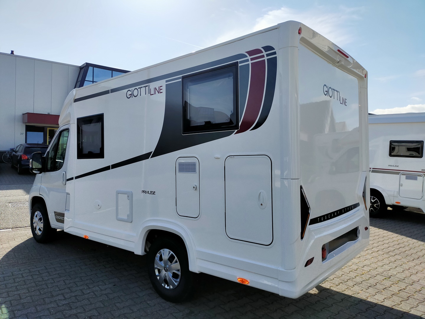 GiottiLine Compact C60 599 cm en 1100 kg laadvermogen!