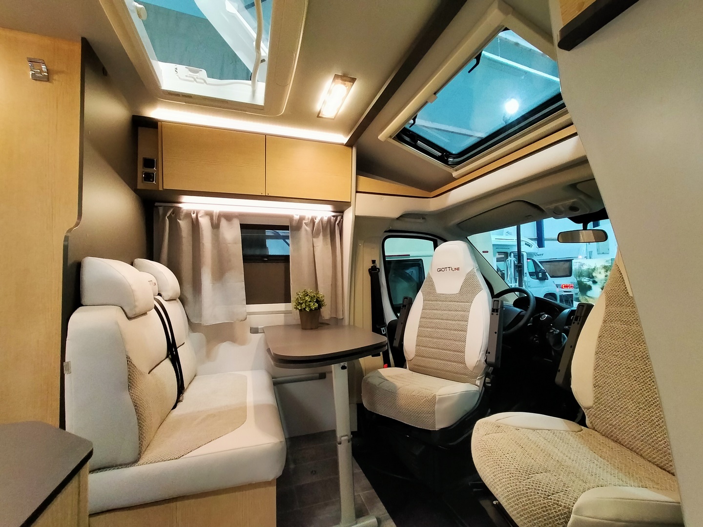 GiottiLine Compact C60 599 cm en 1100 kg laadvermogen!