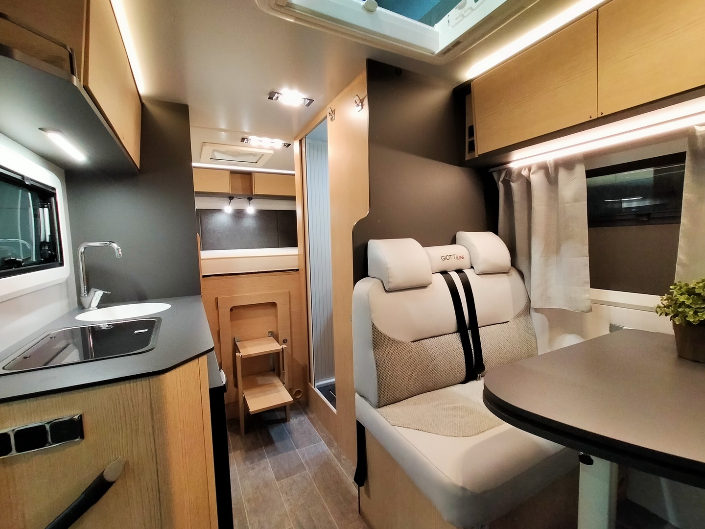 GiottiLine Compact C60 599 cm en 1100 kg laadvermogen!