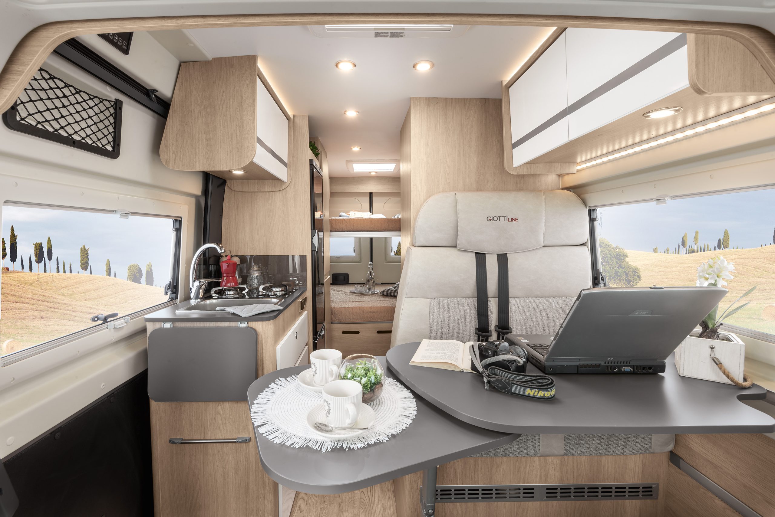 GiottiVan 60B 4 persoons met uitneembare stapelbedden