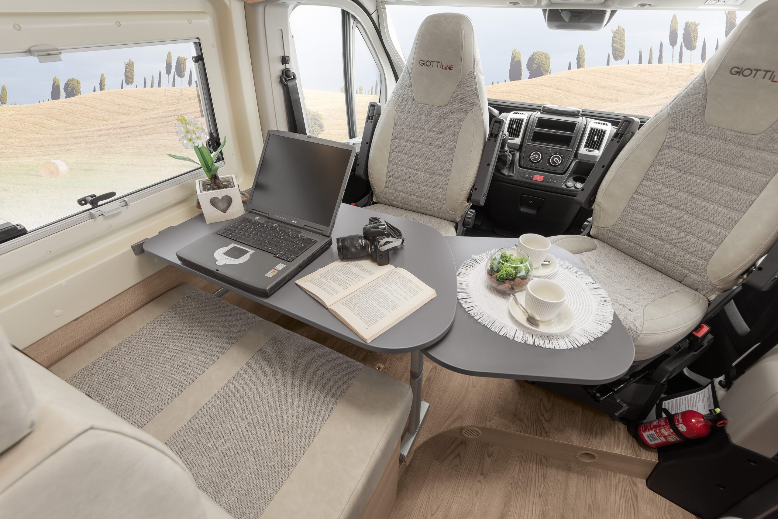 GiottiVan 60B 4 persoons met uitneembare stapelbedden