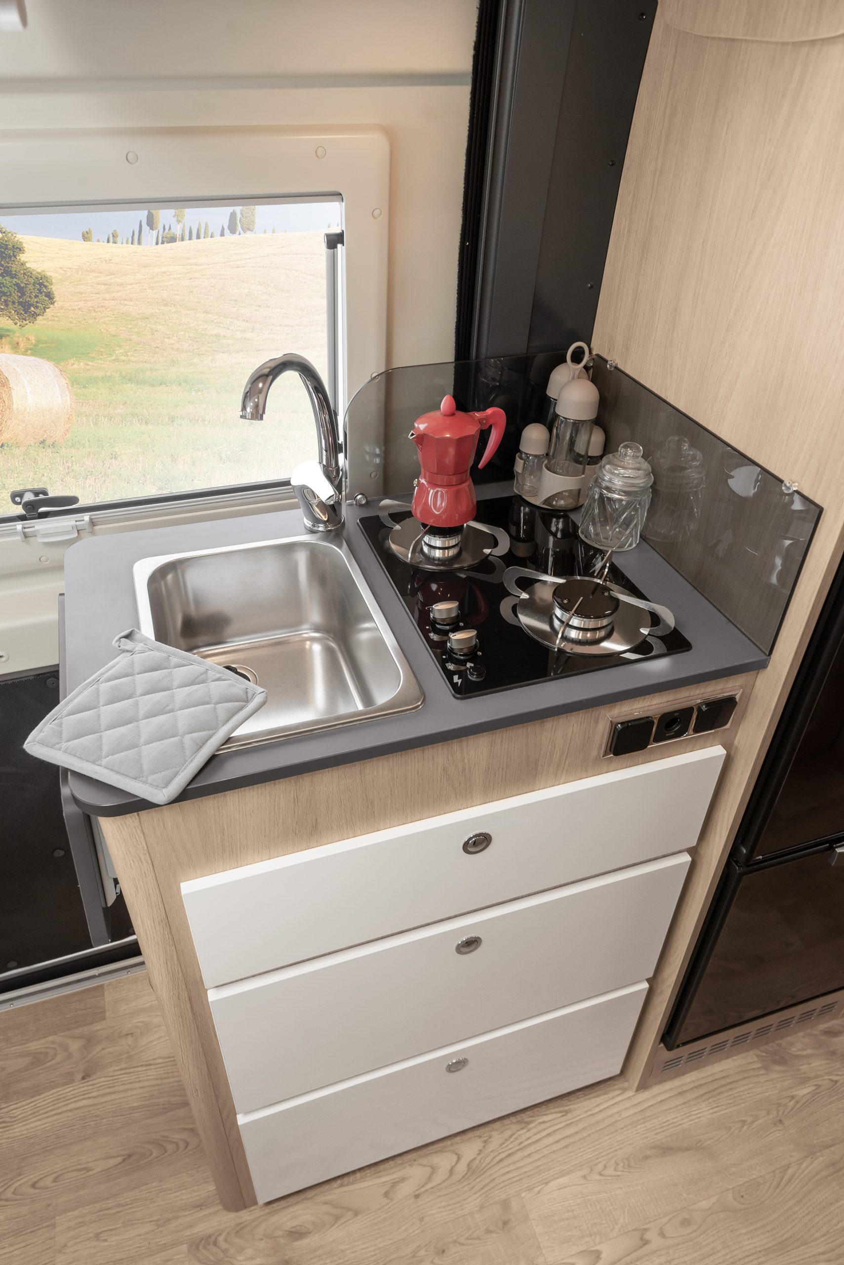 GiottiVan 60B 4 persoons met uitneembare stapelbedden