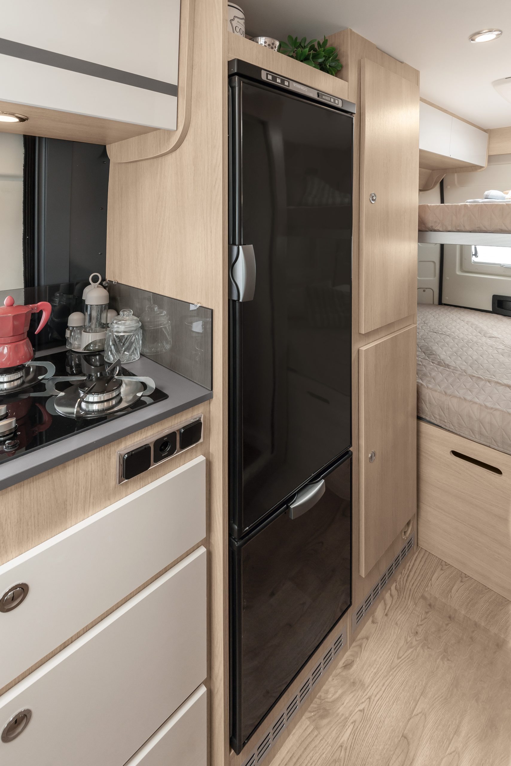 GiottiVan 60B 4 persoons met uitneembare stapelbedden