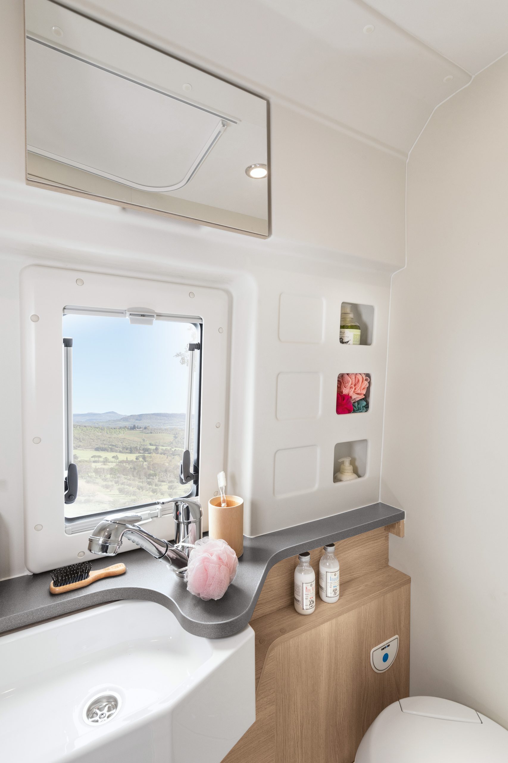 GiottiVan 60B 4 persoons met uitneembare stapelbedden