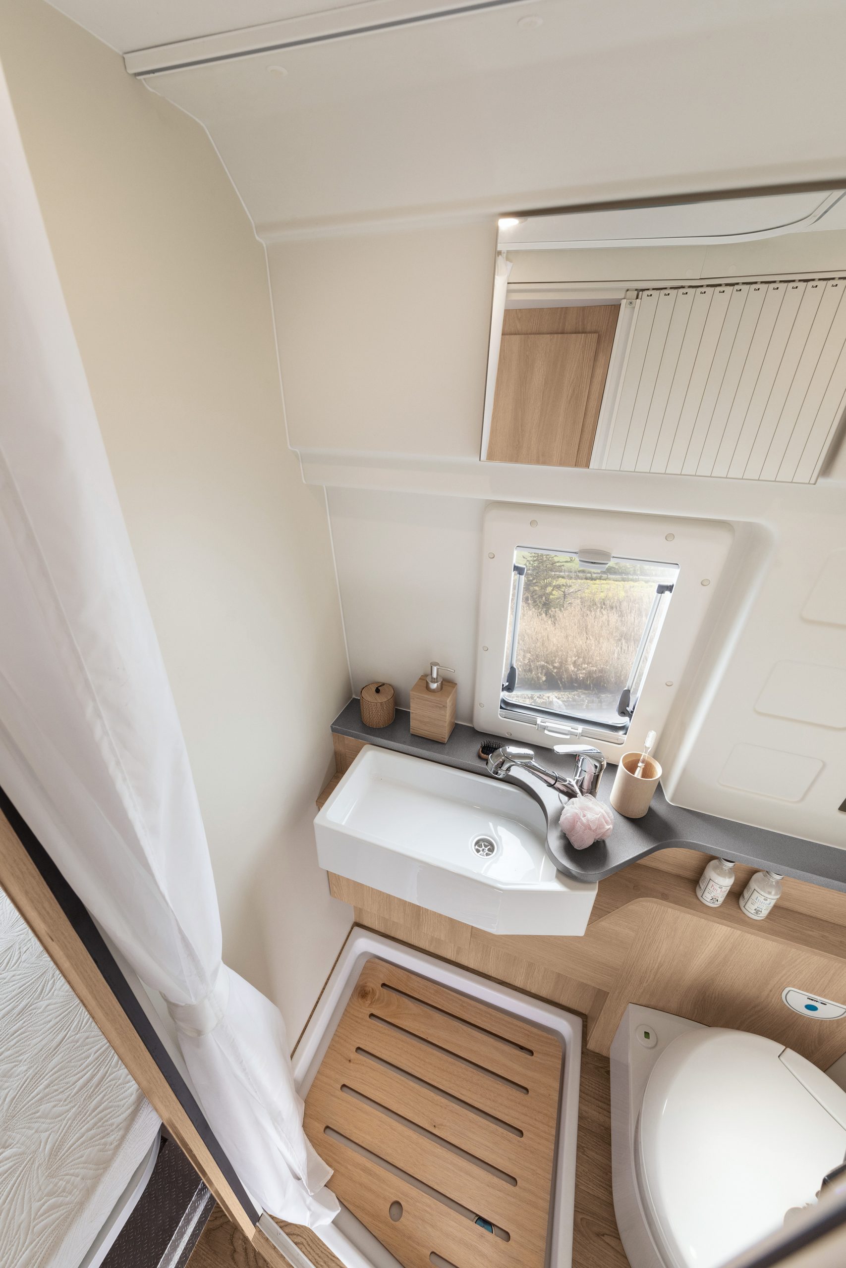 GiottiVan 60B 4 persoons met uitneembare stapelbedden