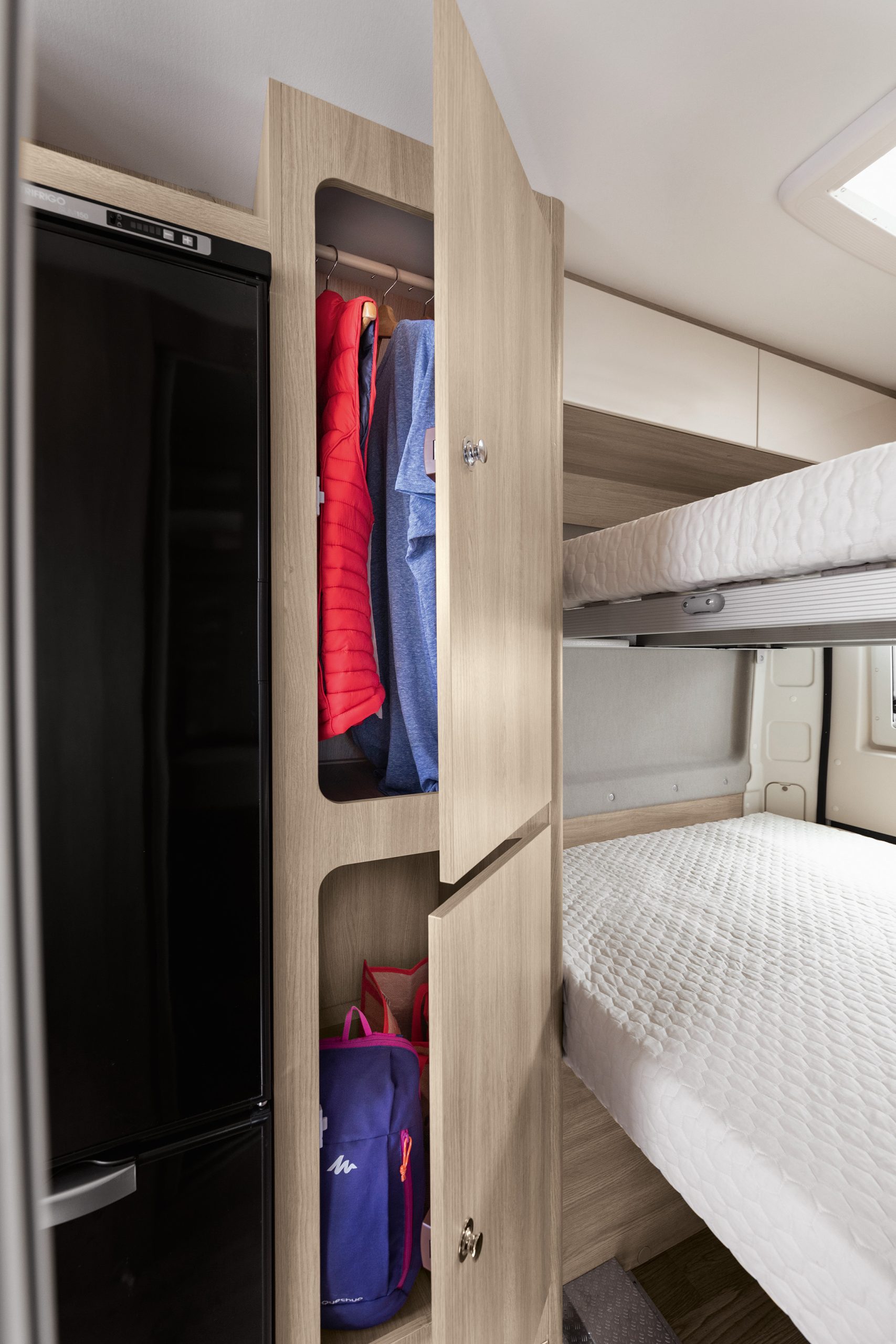 GiottiVan 60B 4 persoons met uitneembare stapelbedden