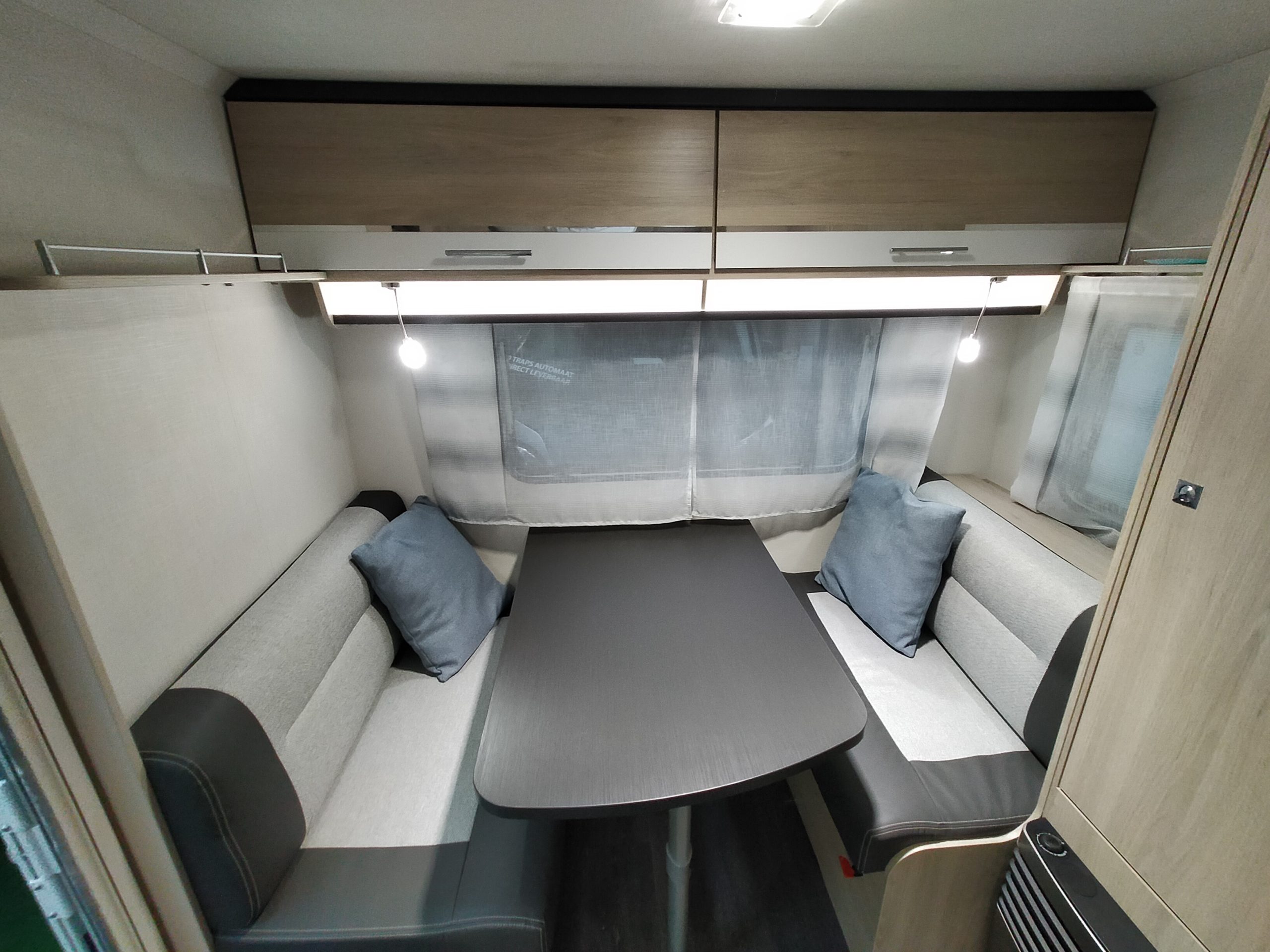 Caravelair Antares Style 450 Lengtebedden