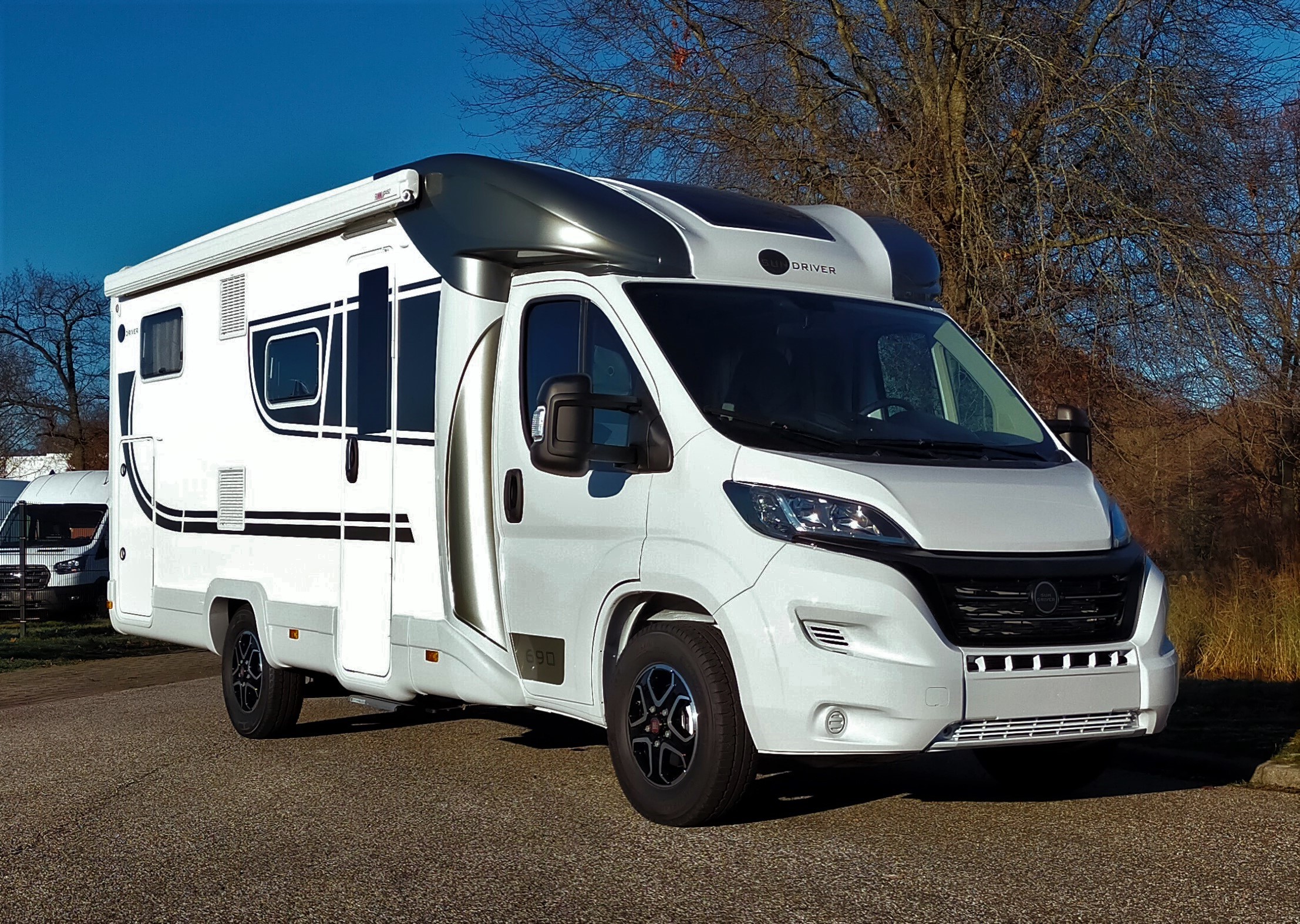 Sun Driver T690 Premium Automaat Van den Belt Caravan en Camper RIJSSEN (10)