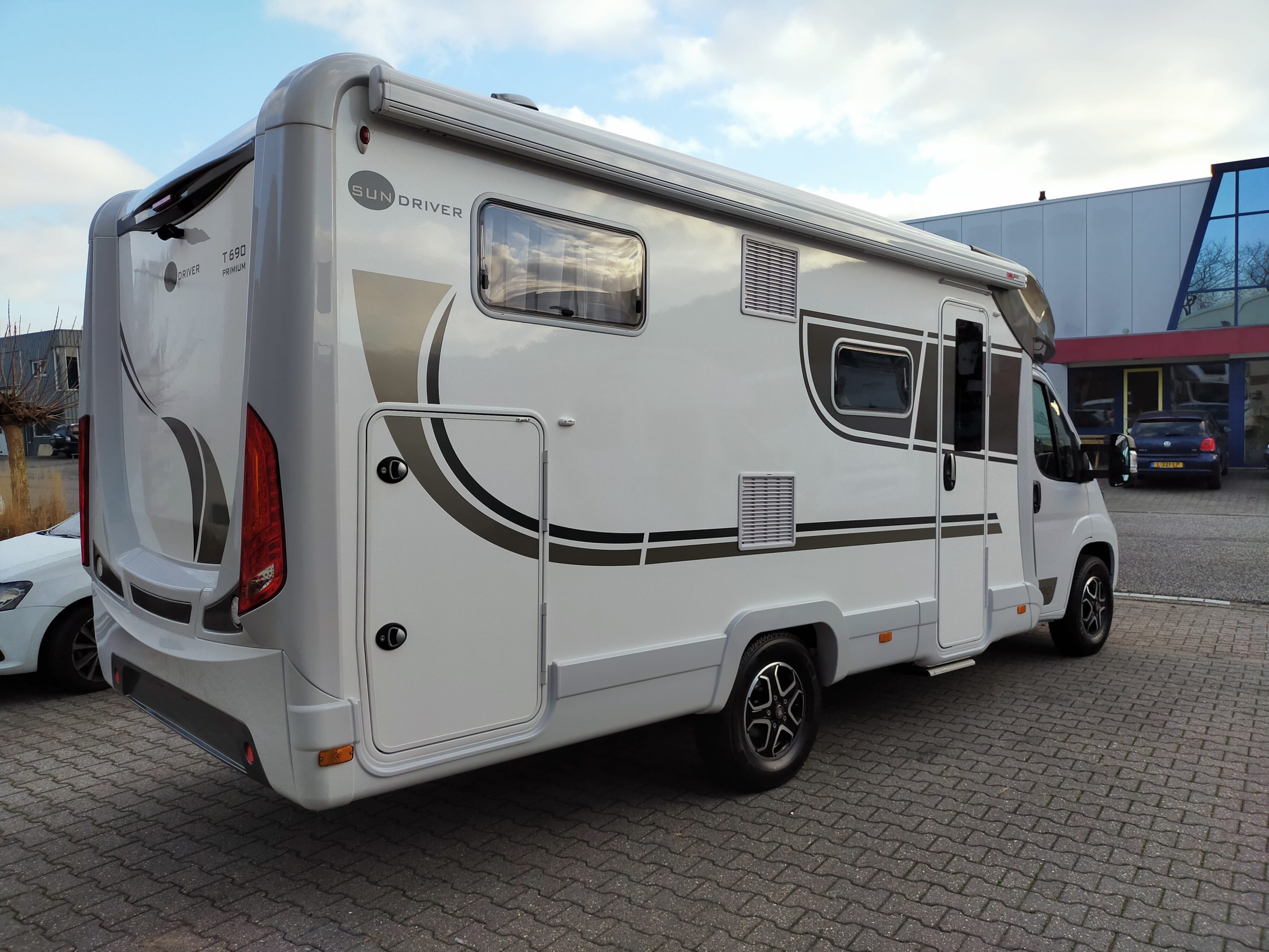 Sun Driver T690 Premium Automaat Van den Belt Caravan en Camper RIJSSEN (4)