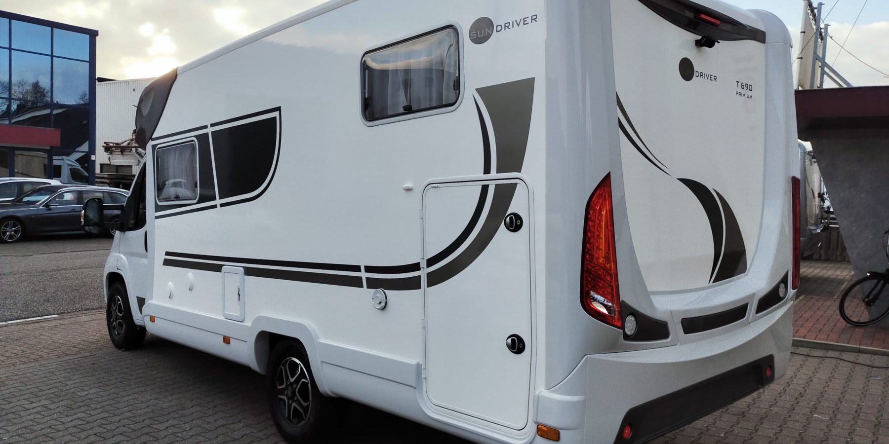 Sun Driver T690 Premium Automaat Van den Belt Caravan en Camper RIJSSEN (5)