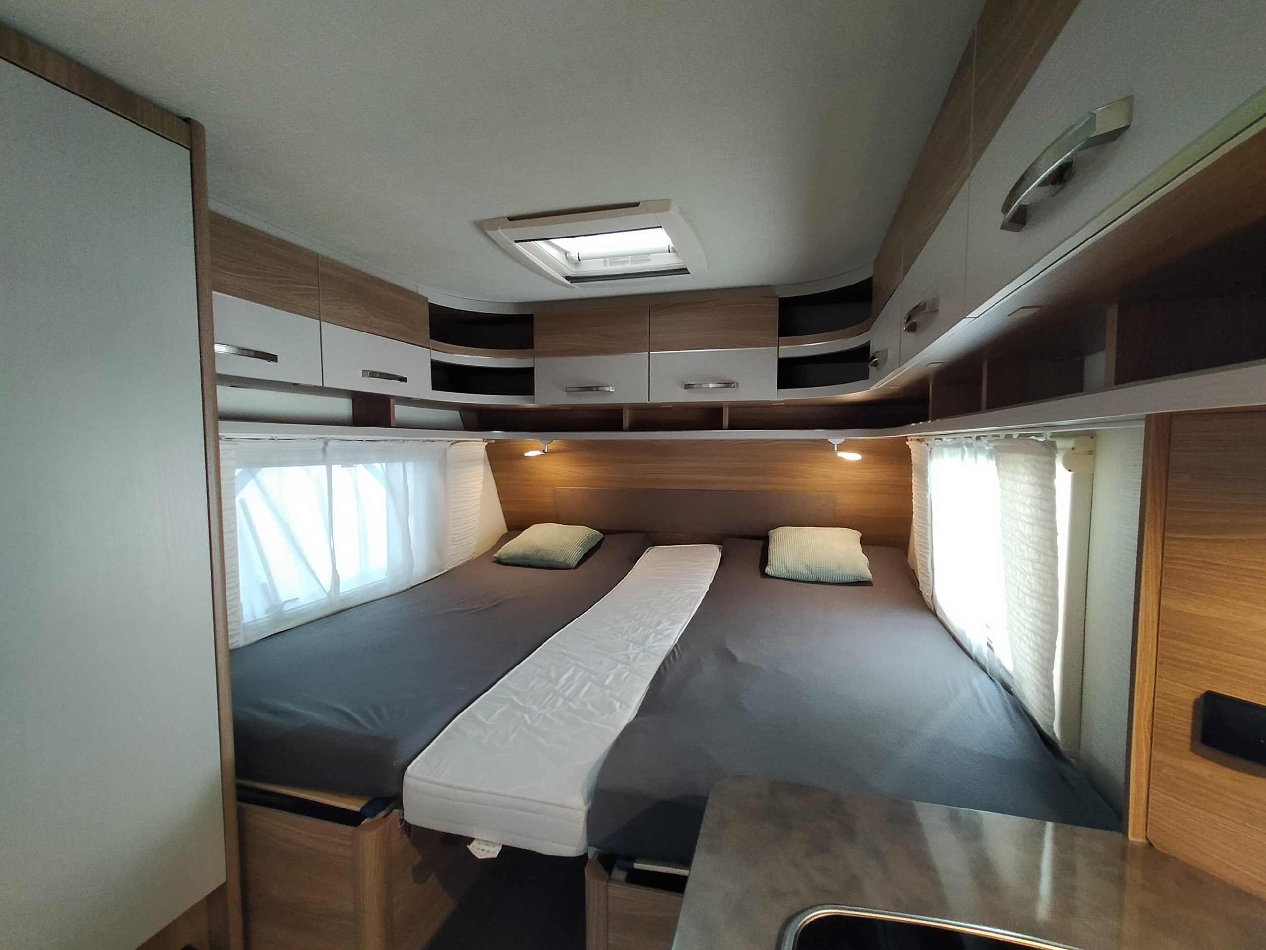 Burstner Premio 490 TL enkelebedden!