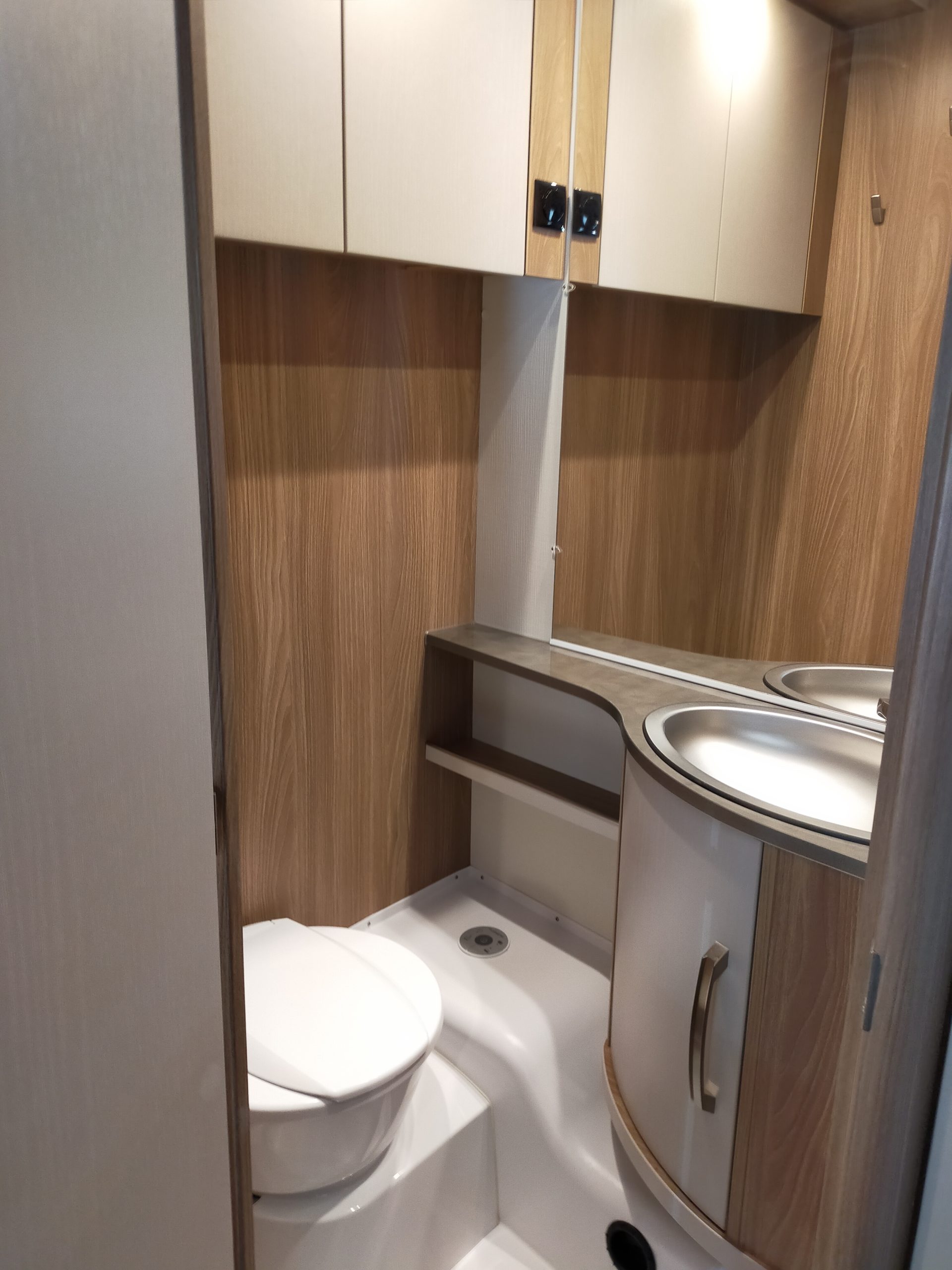 Burstner Premio 490 TL enkelebedden!