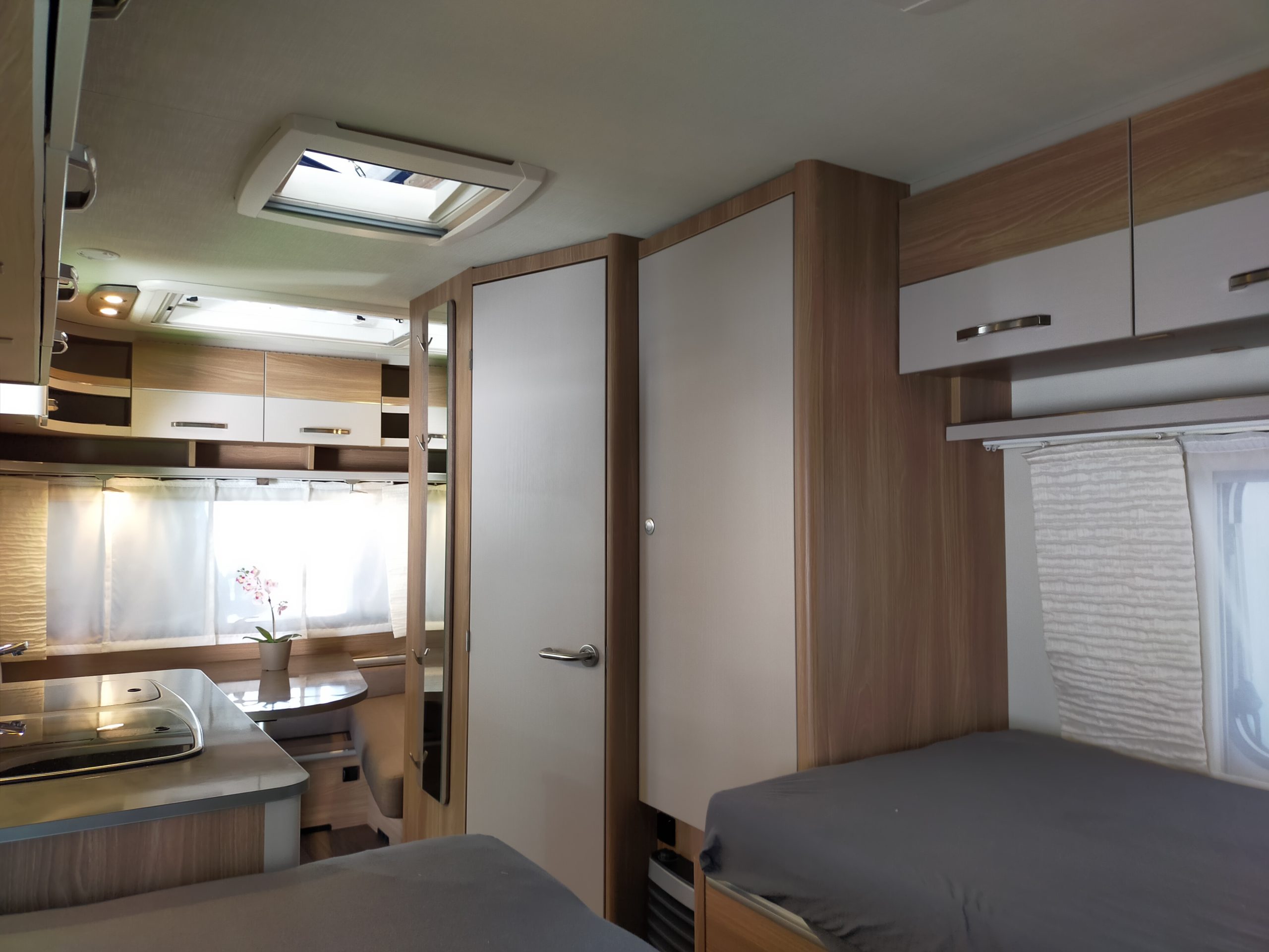 Burstner Premio 490 TL enkelebedden!