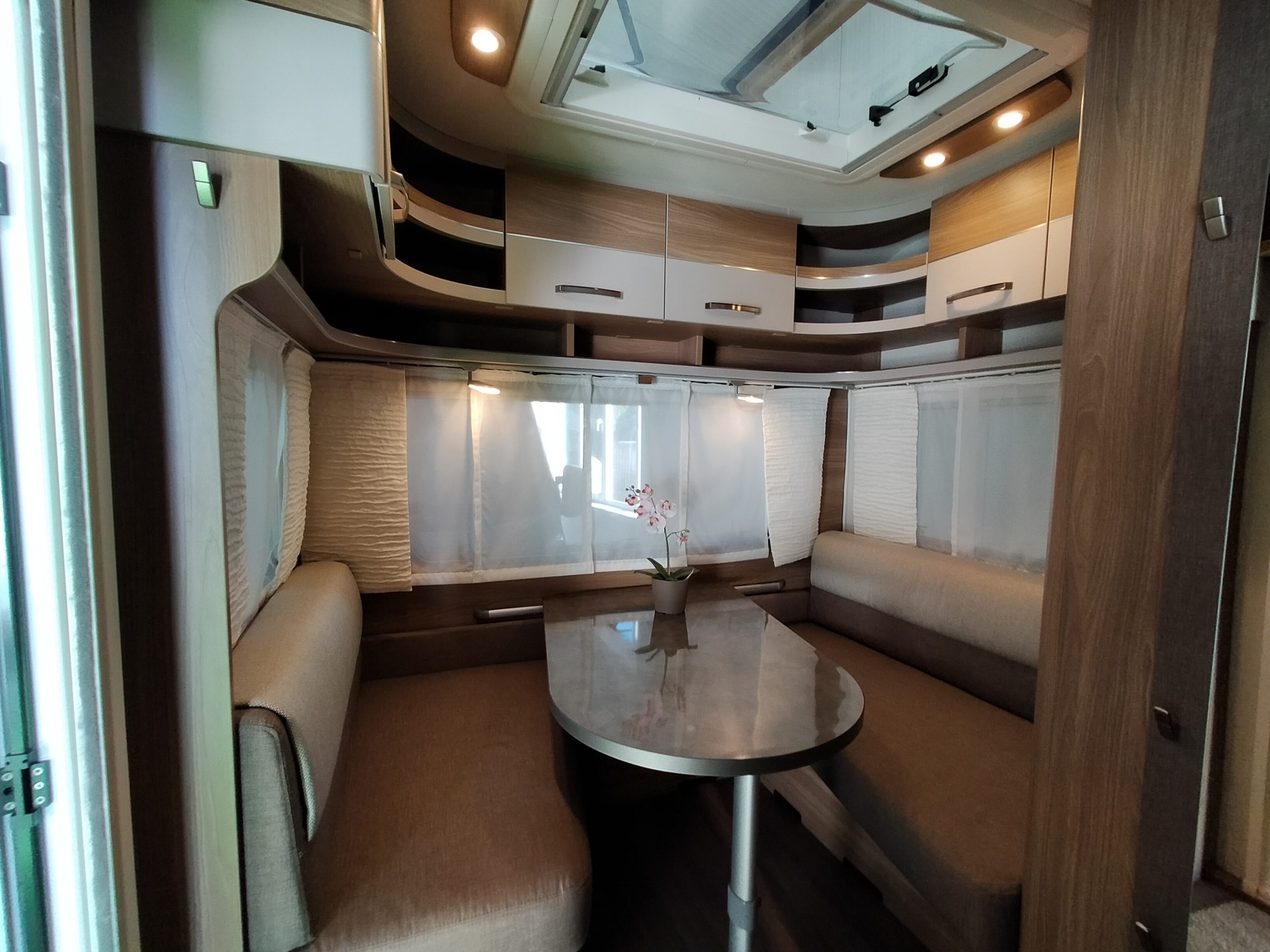 Burstner Premio 490 TL enkelebedden!