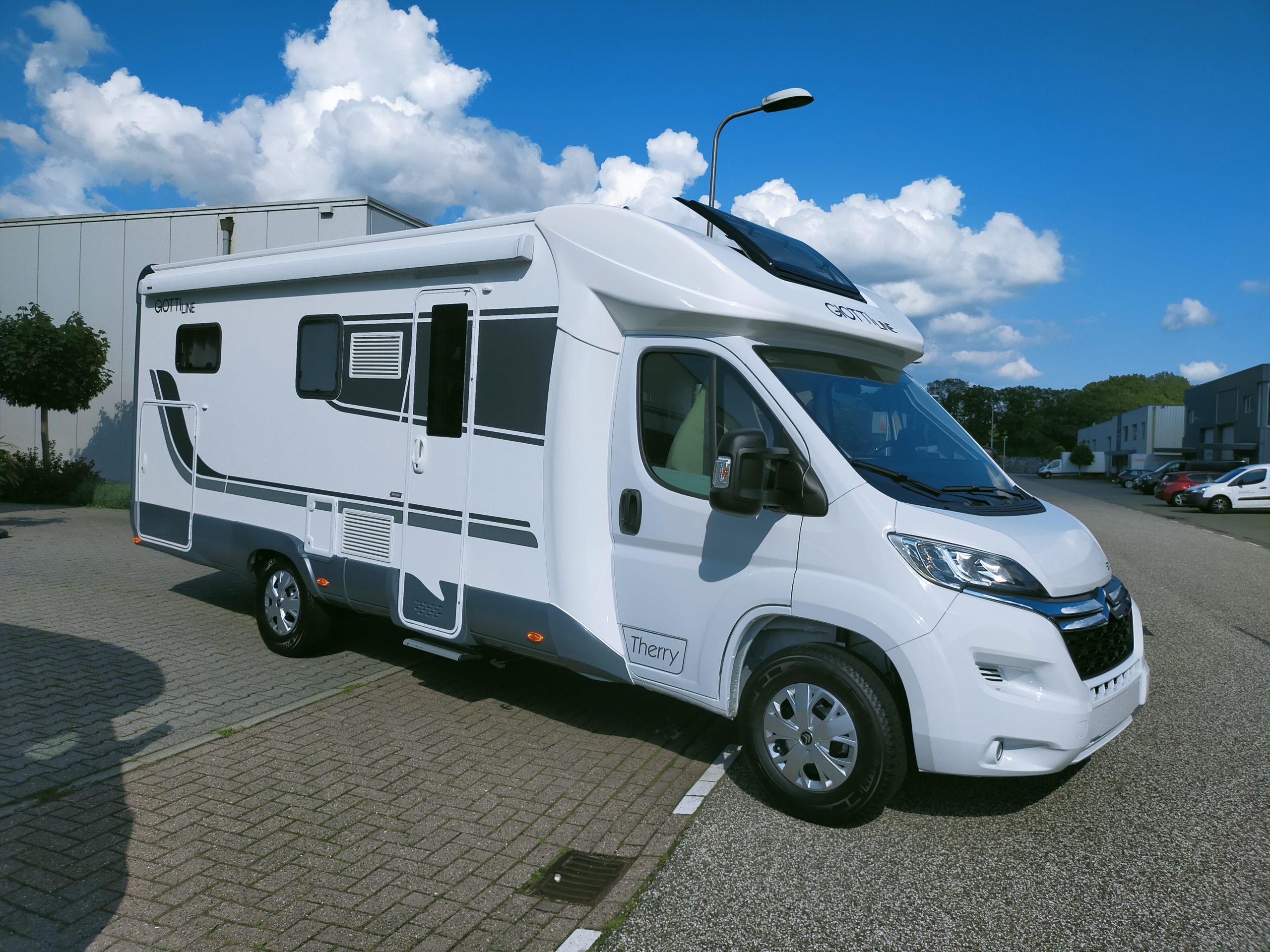 GiottiLine Therry T37 enkelebedden/lengtebedden en hefbed 5 persoons!