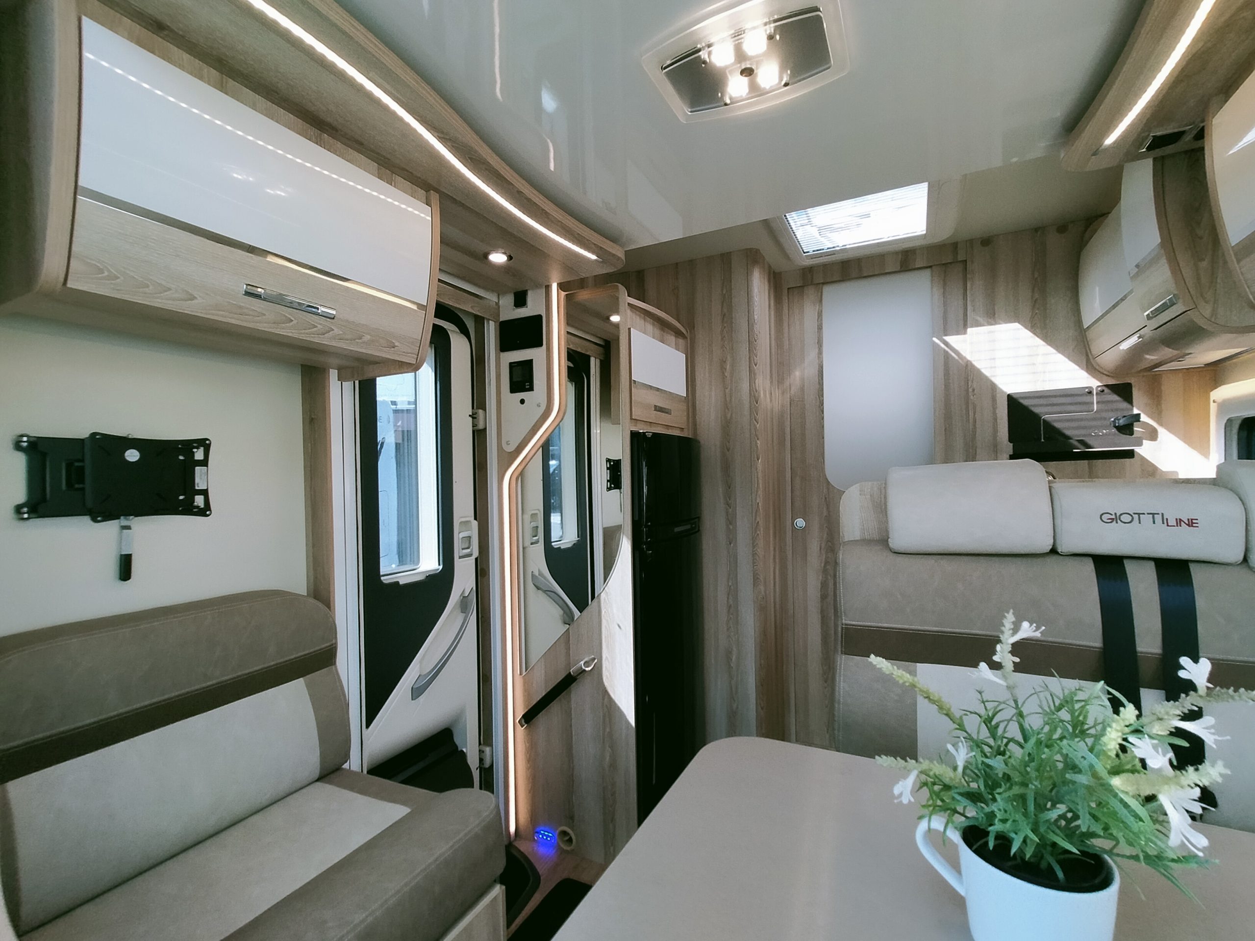 GiottiLine Therry T37 enkelebedden/lengtebedden en hefbed 5 persoons!