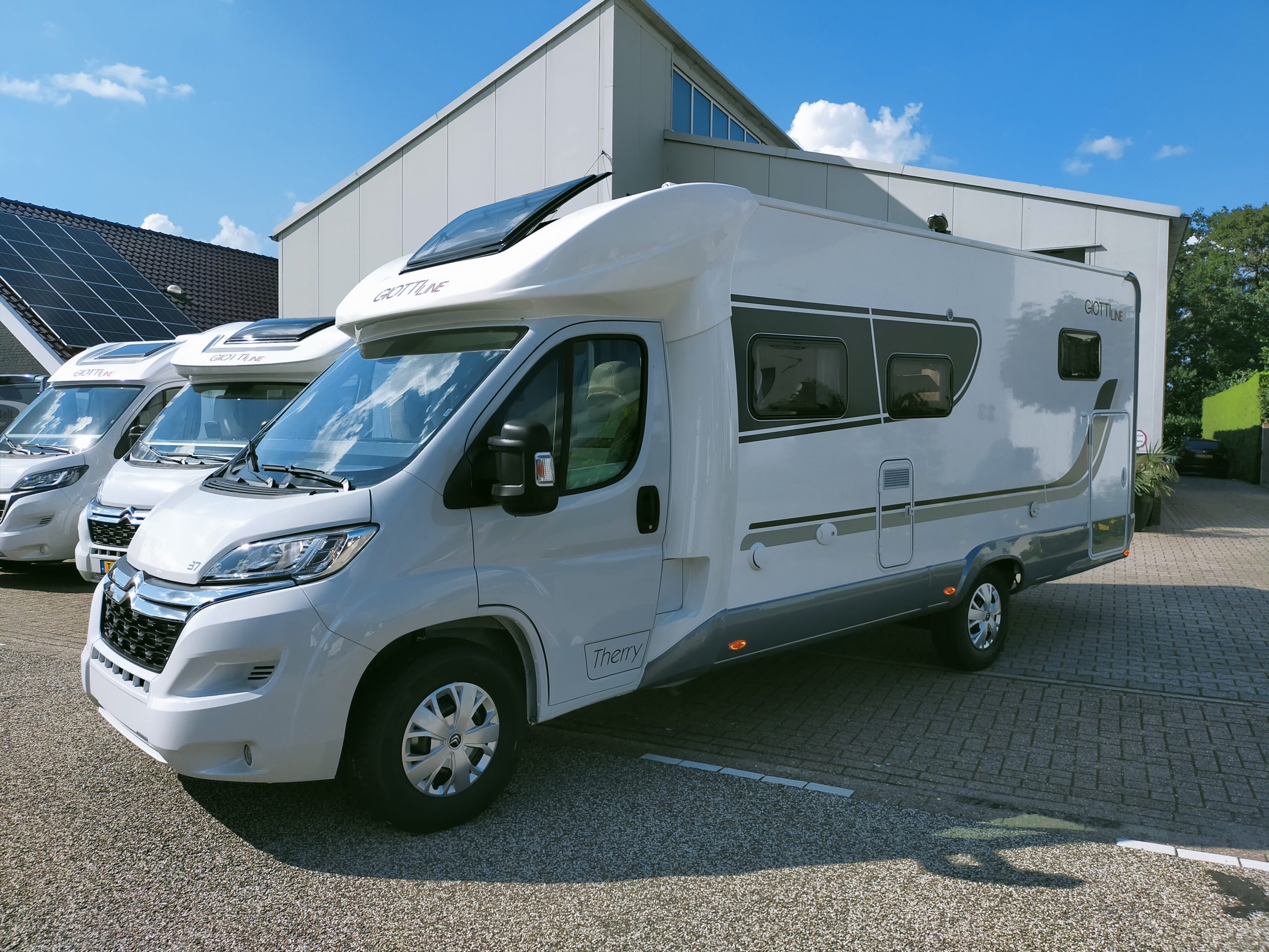 GiottiLine Therry T37 enkelebedden/lengtebedden en hefbed 5 persoons!