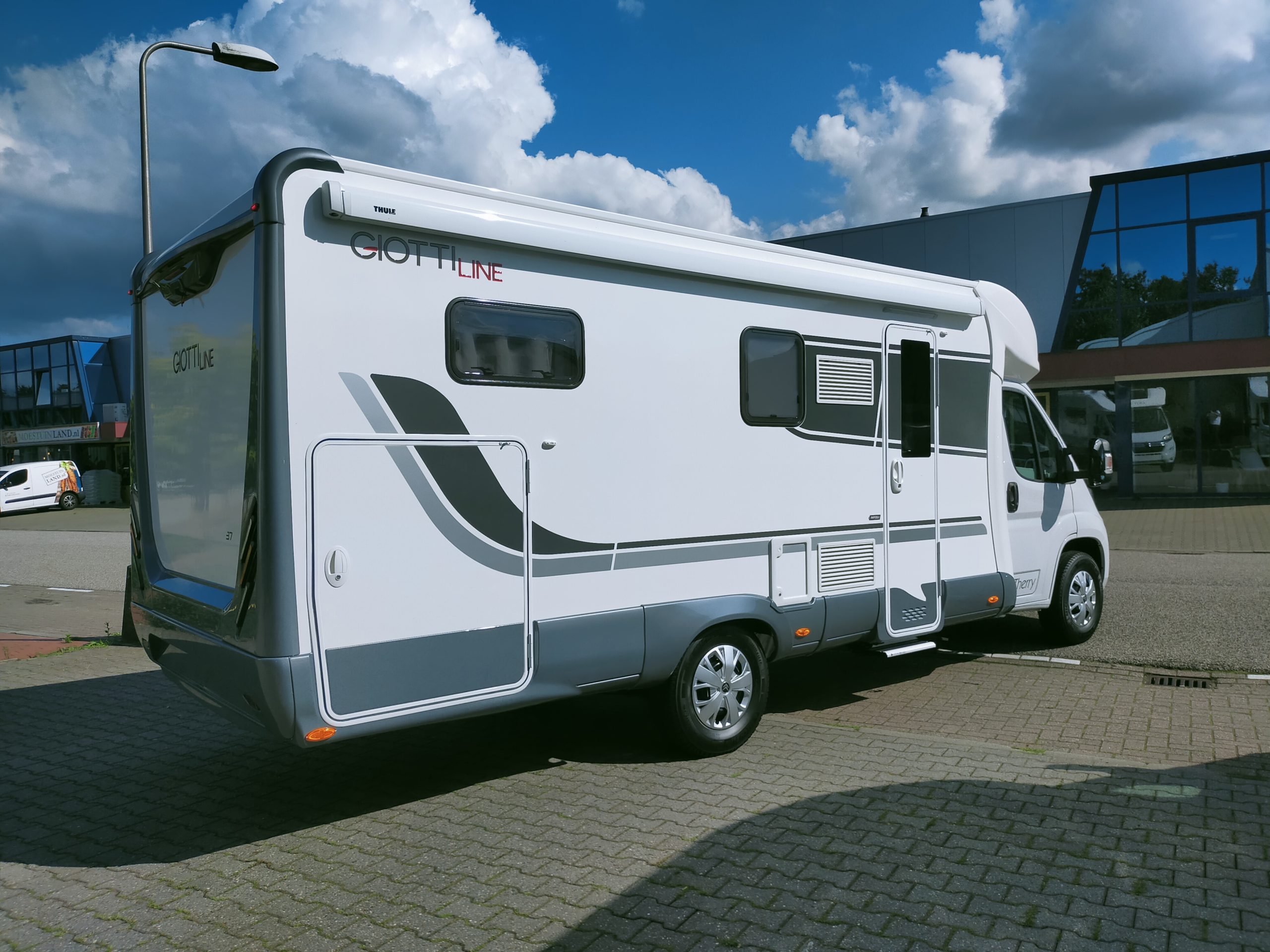 GiottiLine Therry T37 enkelebedden/lengtebedden en hefbed 5 persoons!