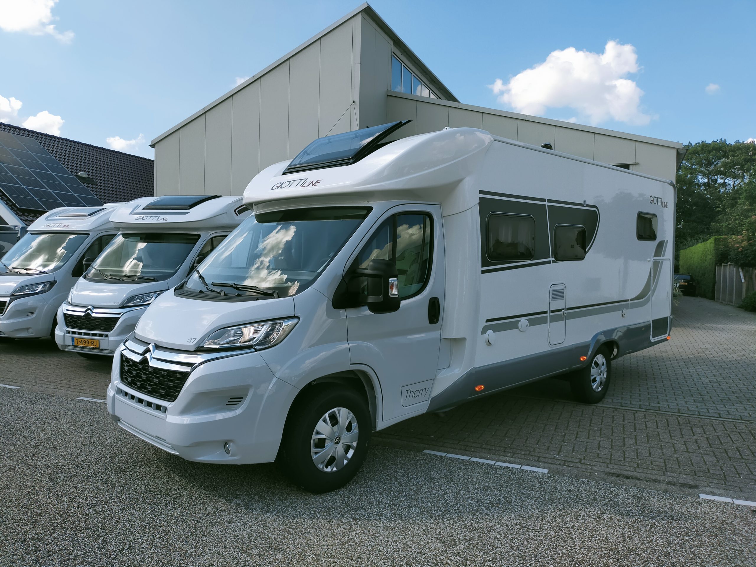 GiottiLine Therry T37 enkelebedden/lengtebedden en hefbed 5 persoons!