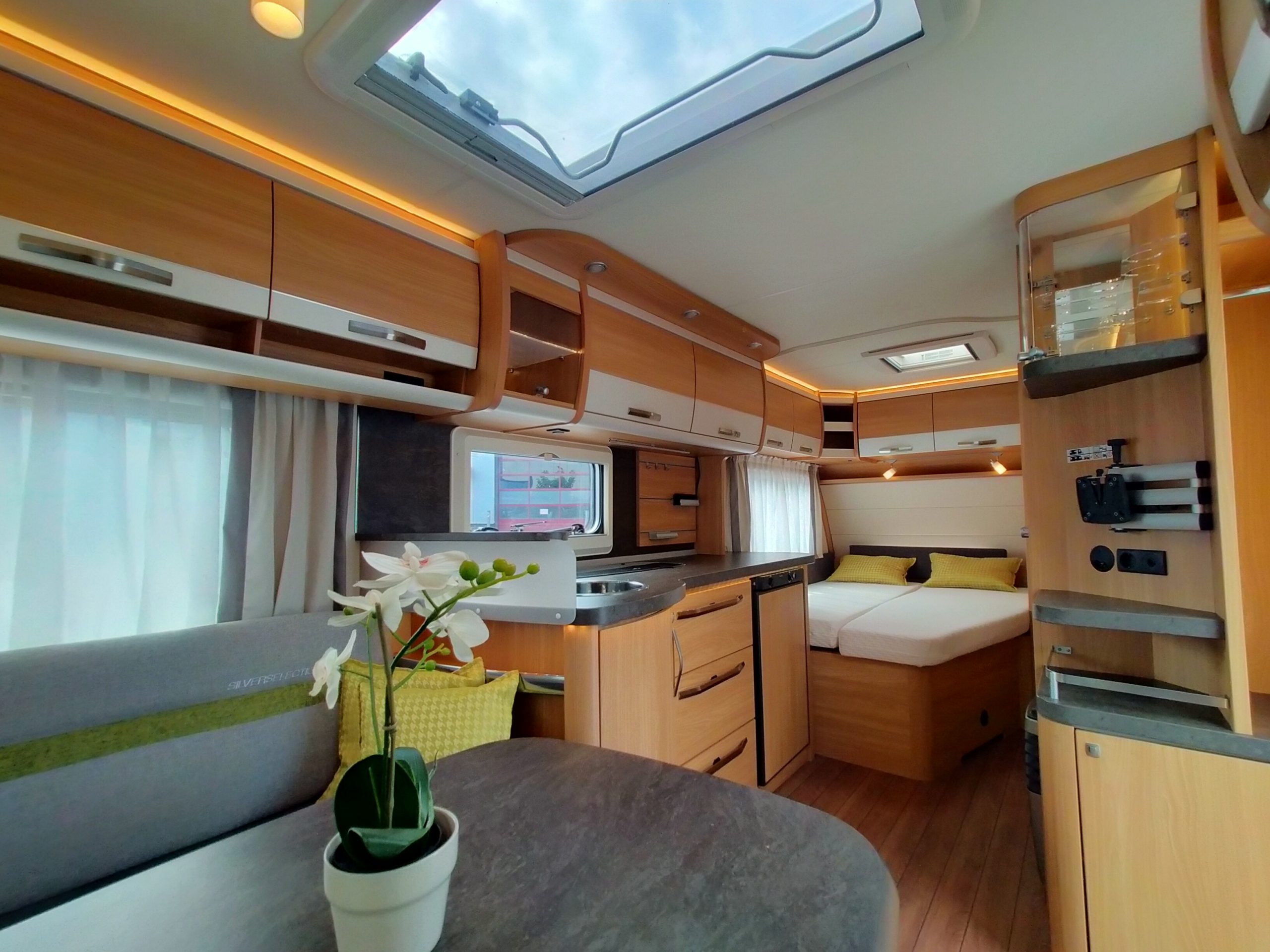 Knaus Suwind 500 FU ZILVER Selection