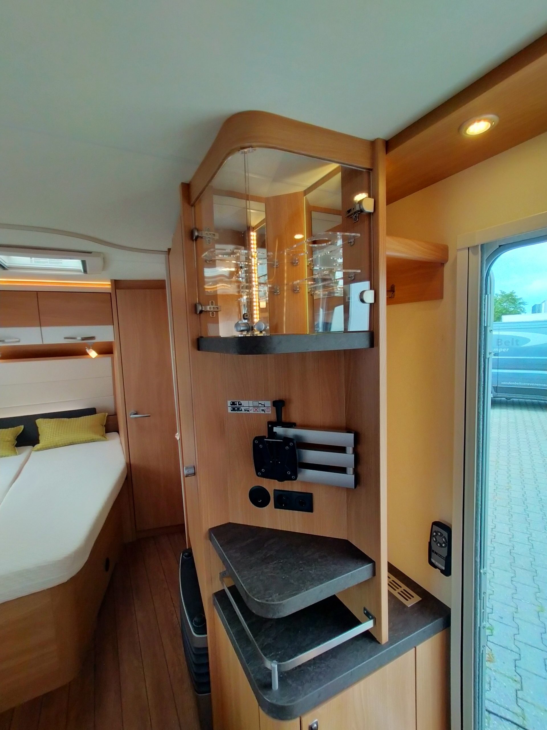 Knaus Suwind 500 FU ZILVER Selection