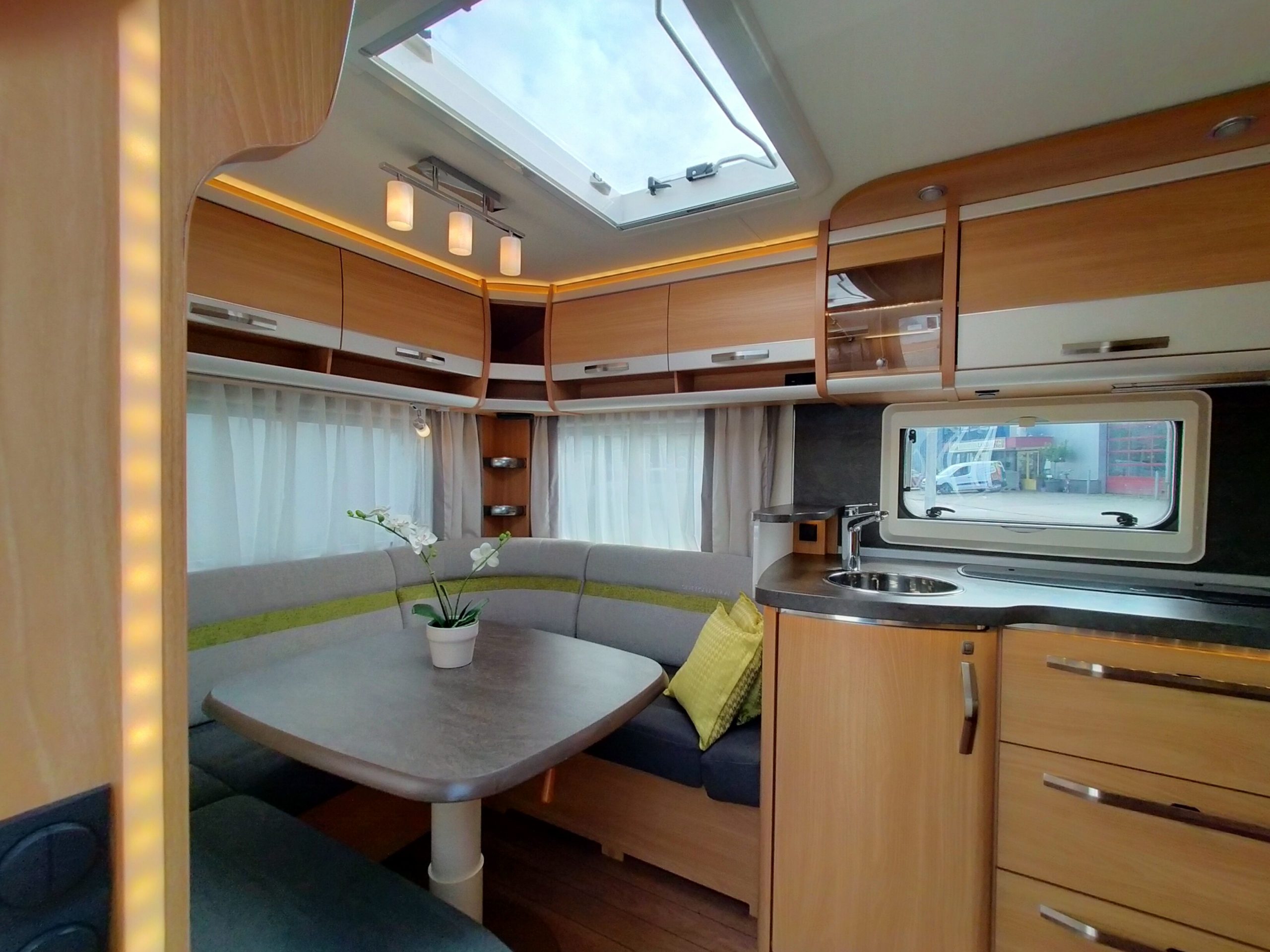 Knaus Suwind 500 FU ZILVER Selection