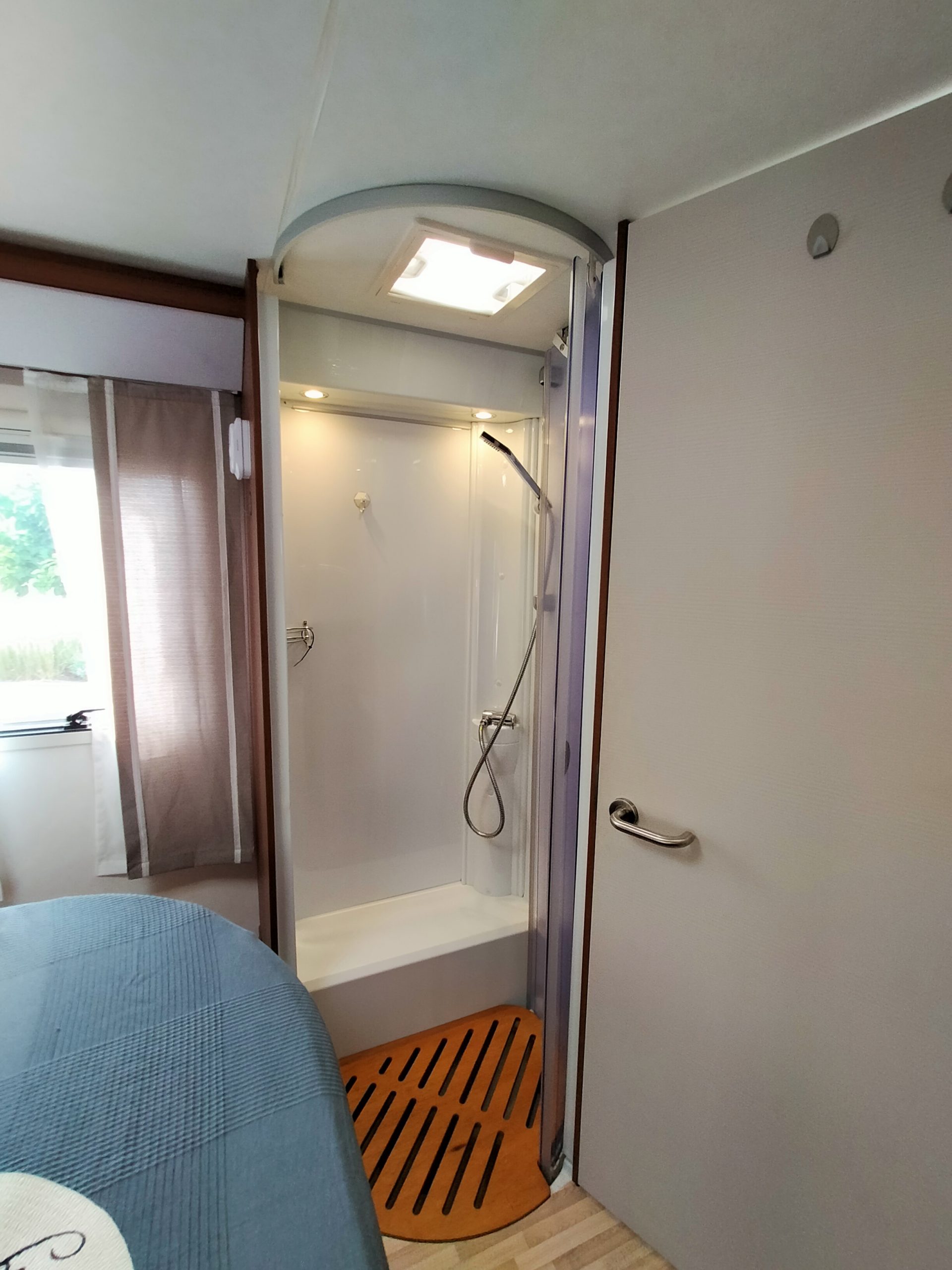 LMC Cruiser T 722 Qeensbed