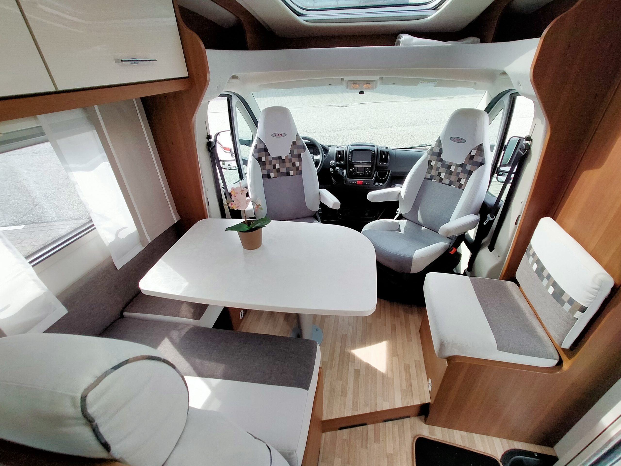 LMC Cruiser T 722 Qeensbed