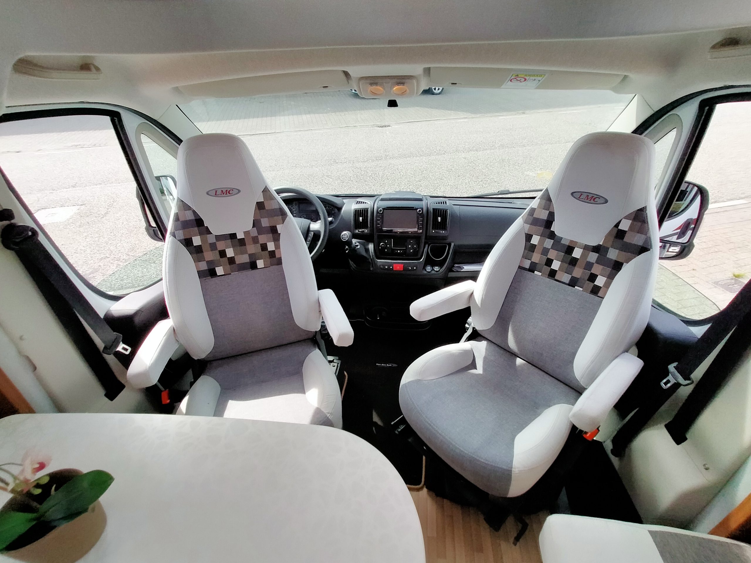 LMC Cruiser T 722 Qeensbed