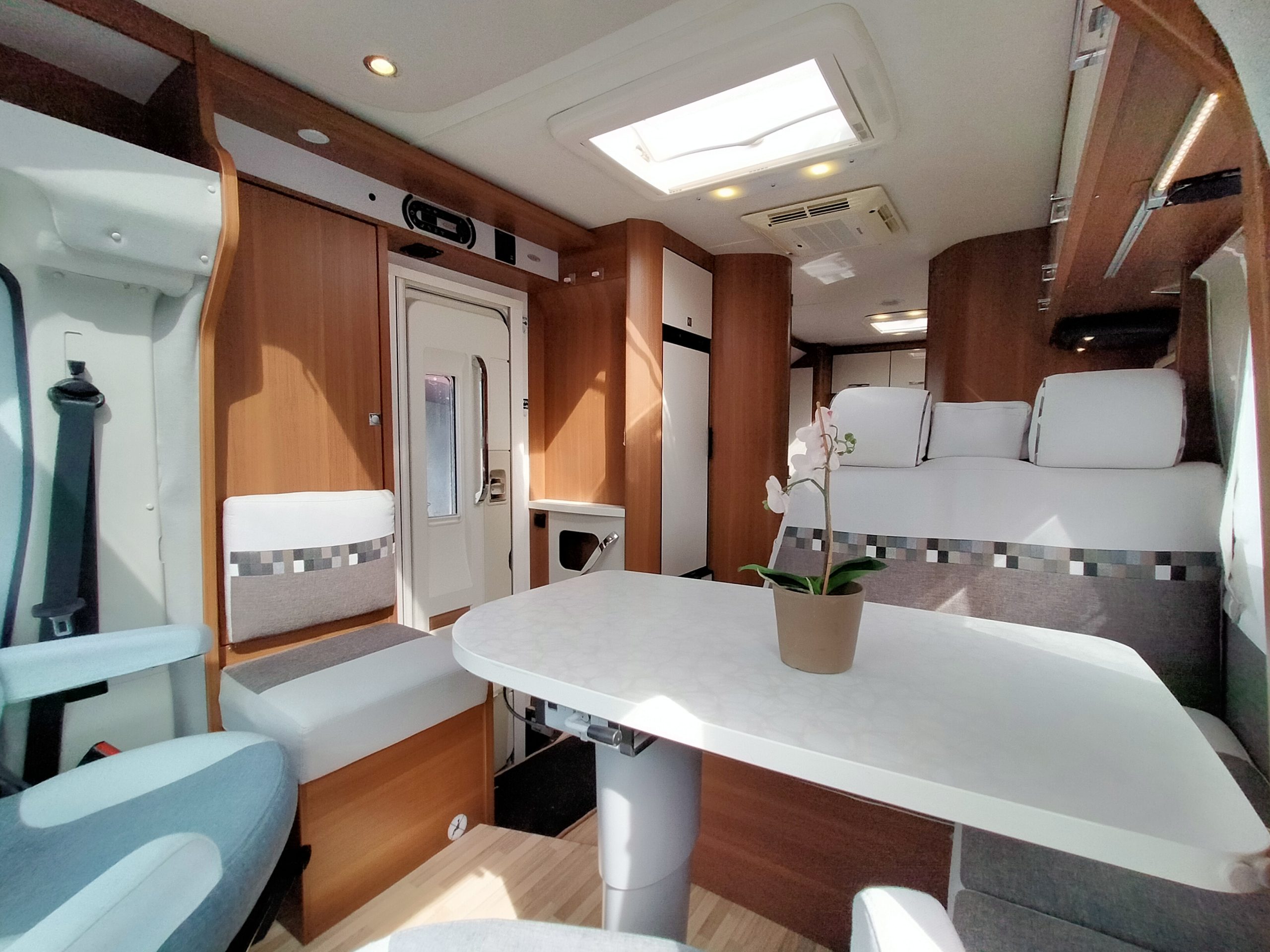 LMC Cruiser T 722 Qeensbed