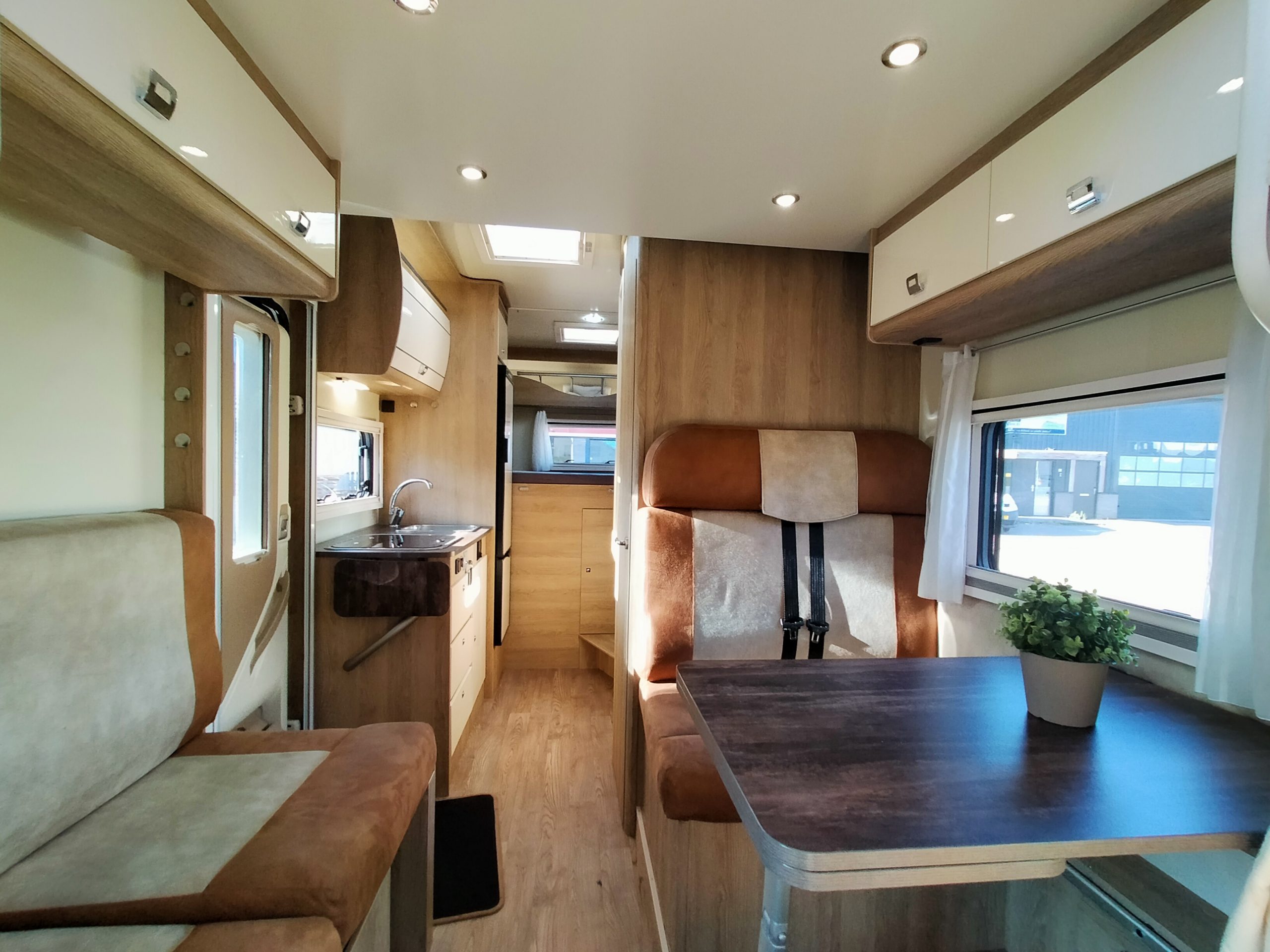 Sun Driver T550 dwarsbed en hefbed 5 persoons!