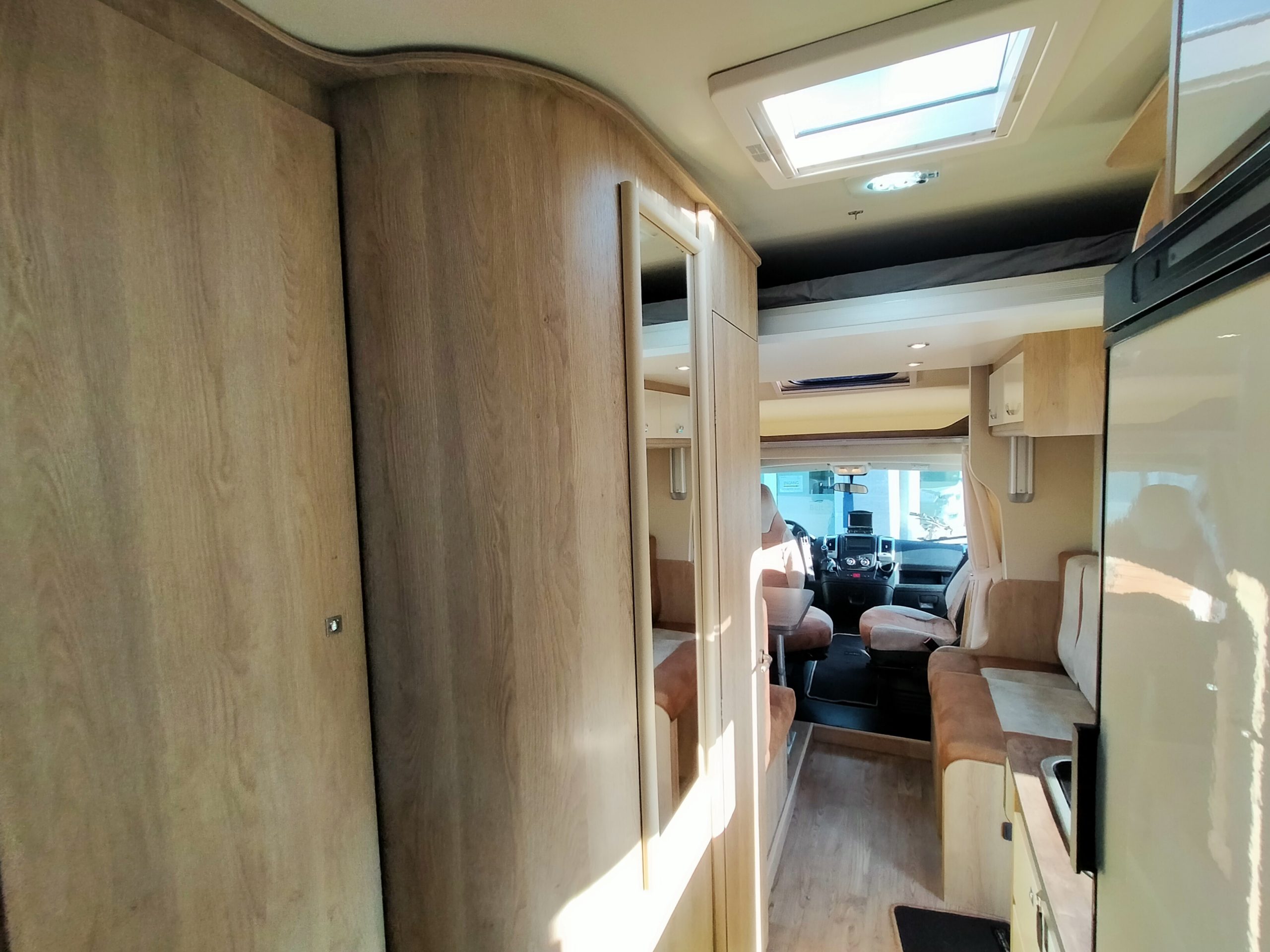 Sun Driver T550 dwarsbed en hefbed 5 persoons!