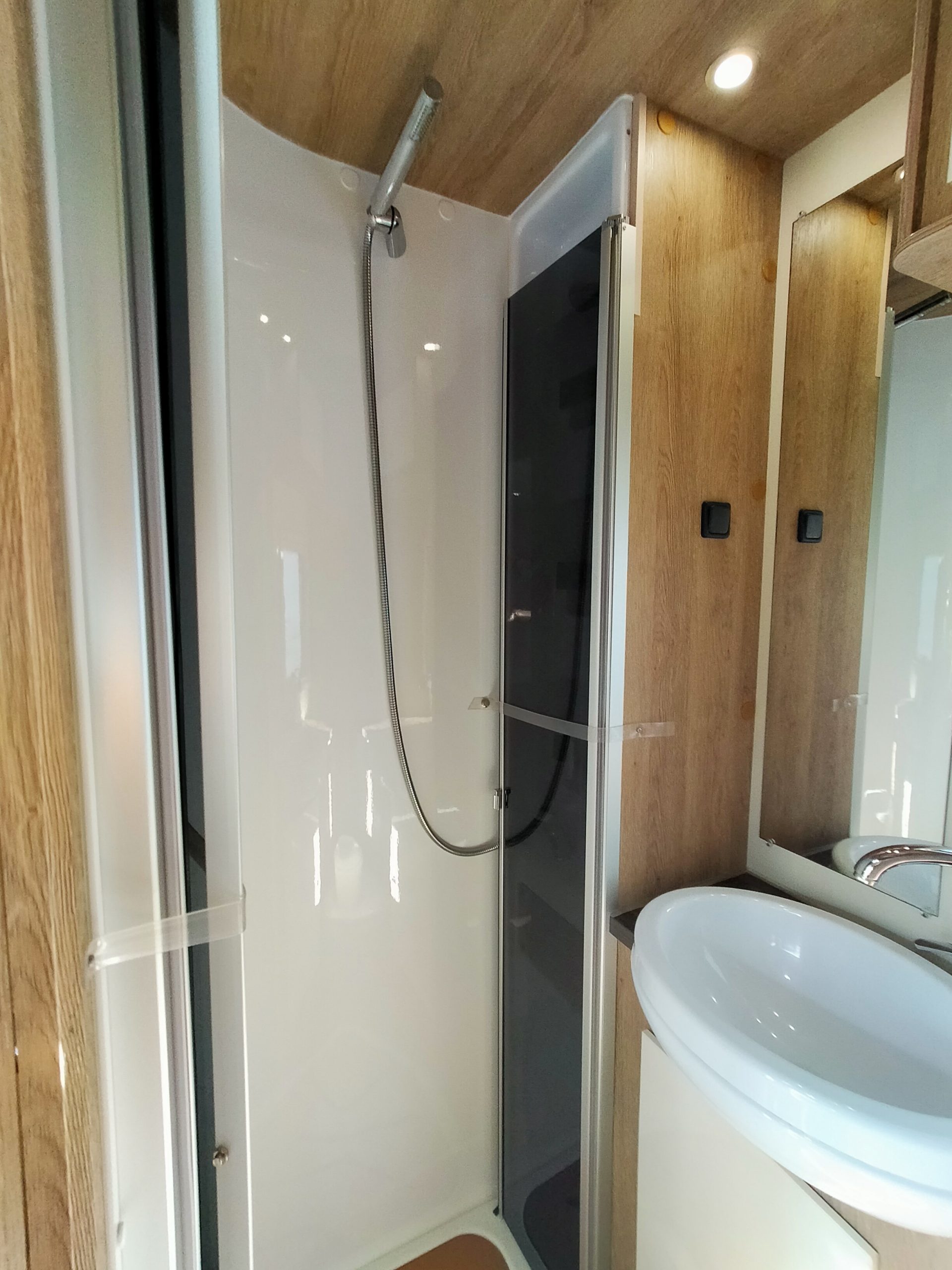 Sun Driver T550 dwarsbed en hefbed 5 persoons!