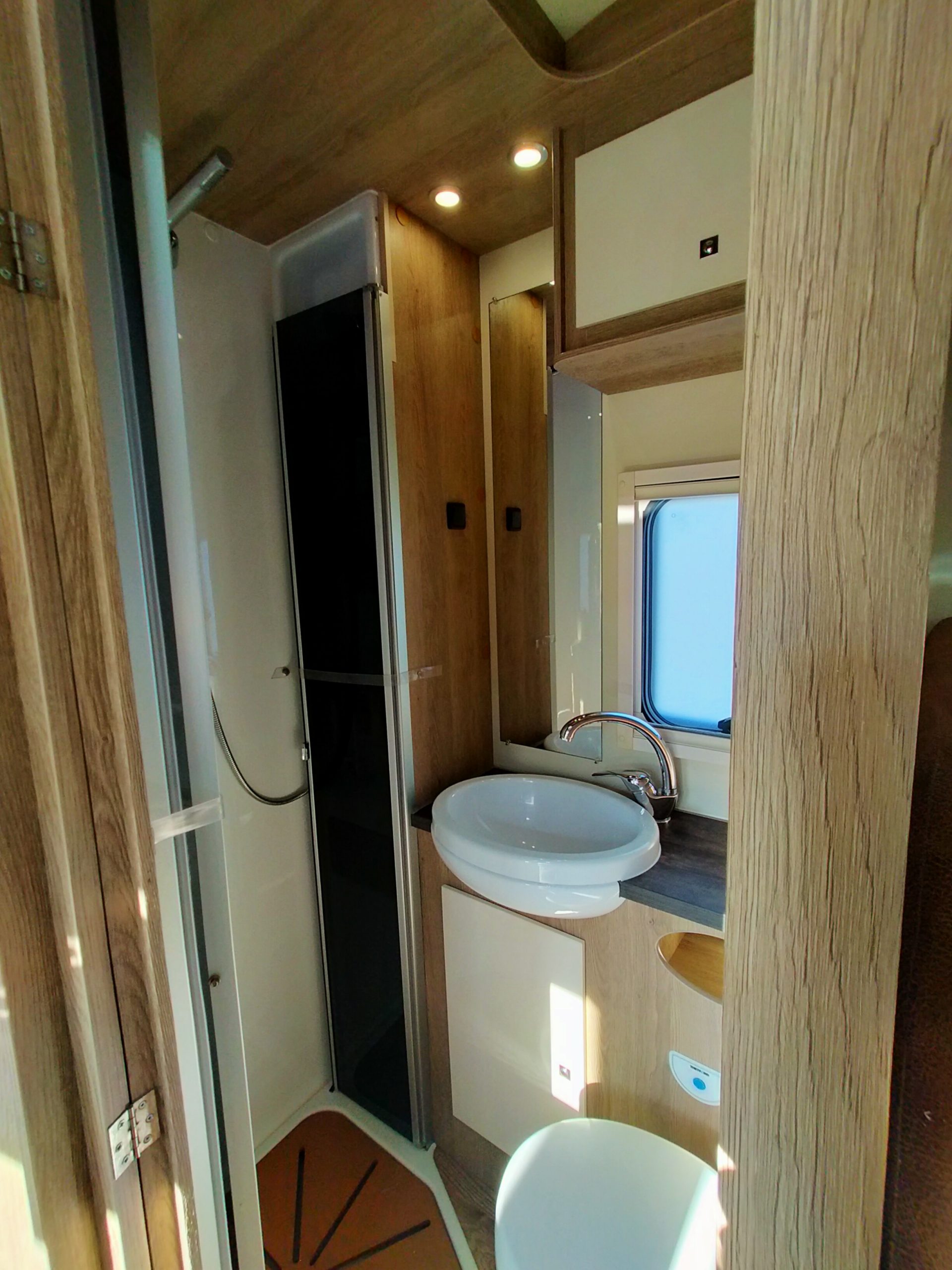 Sun Driver T550 dwarsbed en hefbed 5 persoons!