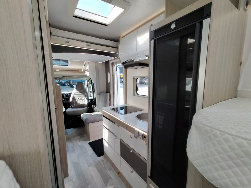 Camper Sun Driver T690 lengtebedden Van den Belt caravan en camper Gelijk aan Adria matrix (17)