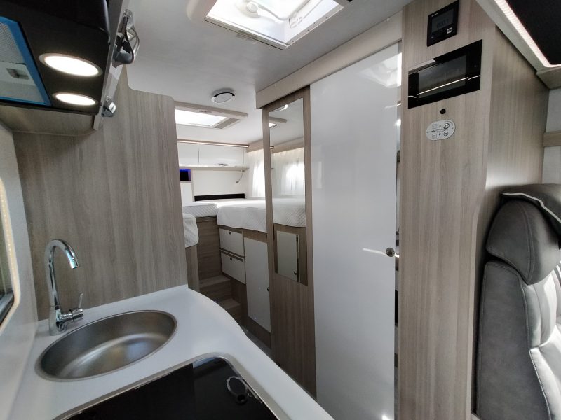 Camper Sun Driver T690 lengtebedden Van den Belt caravan en camper Gelijk aan Adria matrix (18)