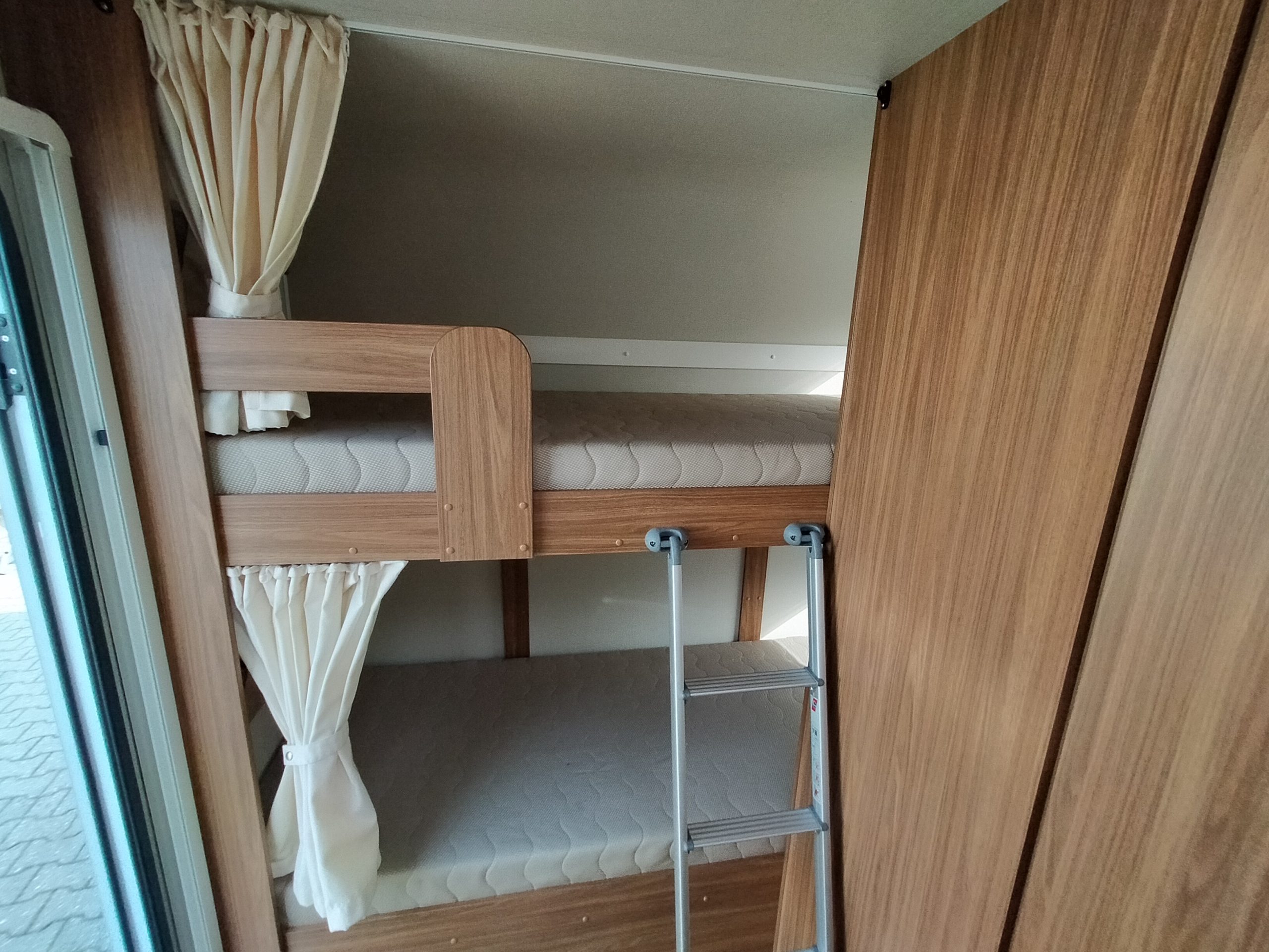 CORADO 161L Stapelbed!