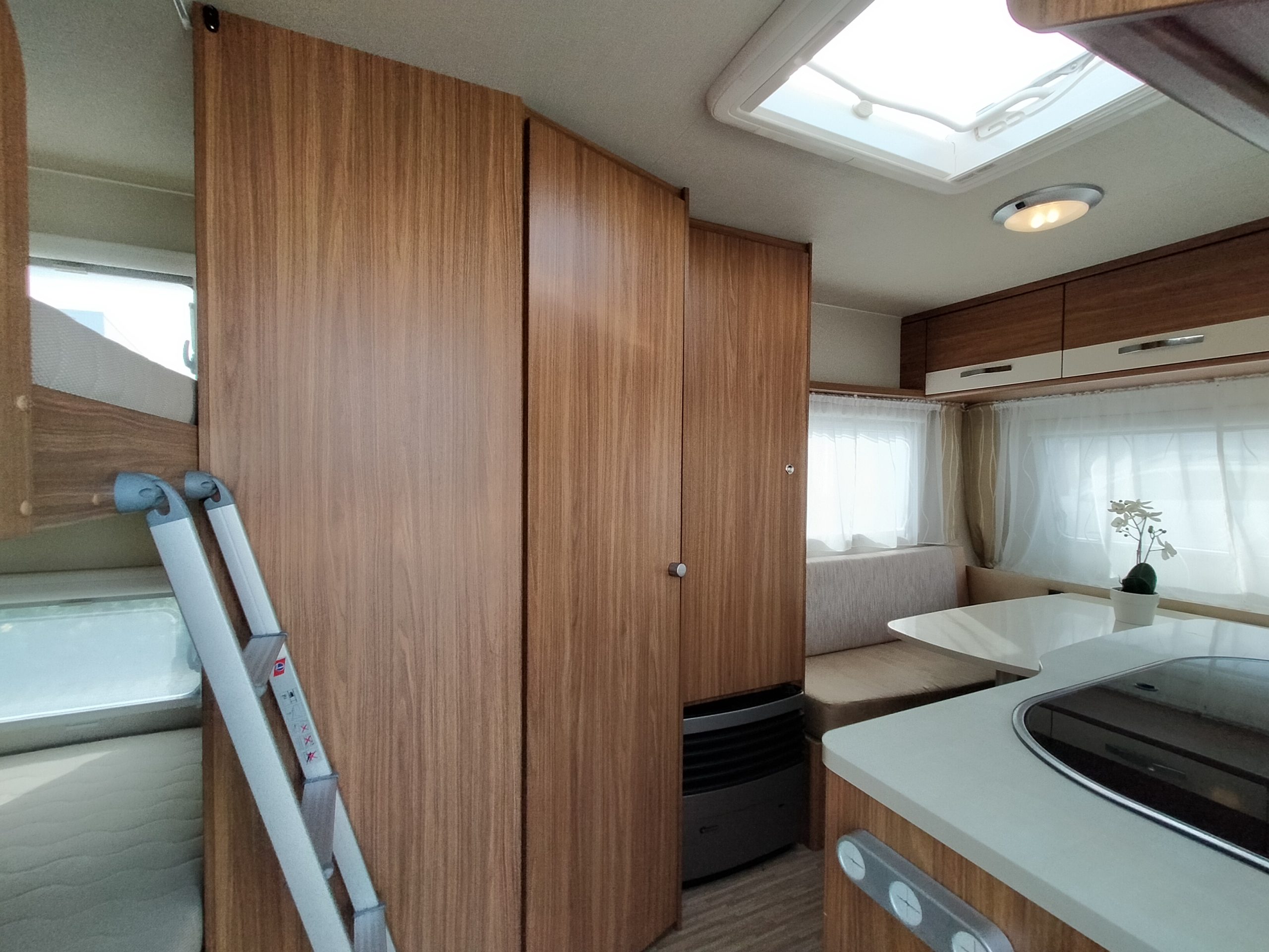 CORADO 161L Stapelbed!