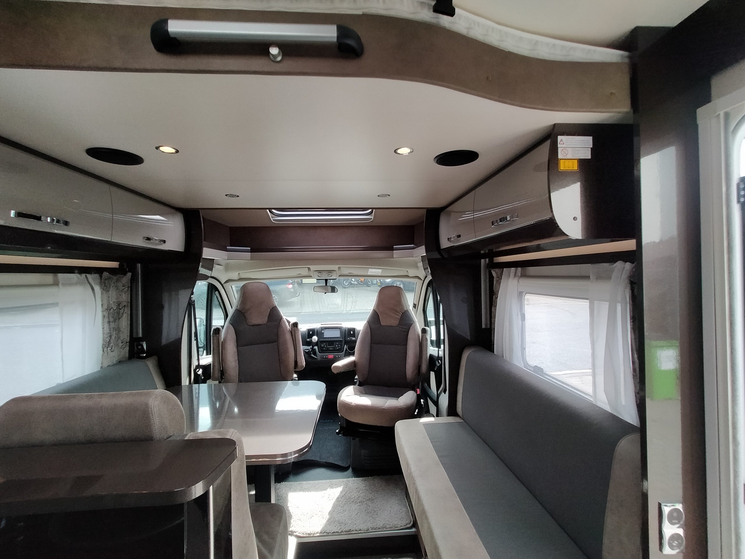 Hobby Optima Premium T75HGE lengtebedden/hefbed. Automaat!